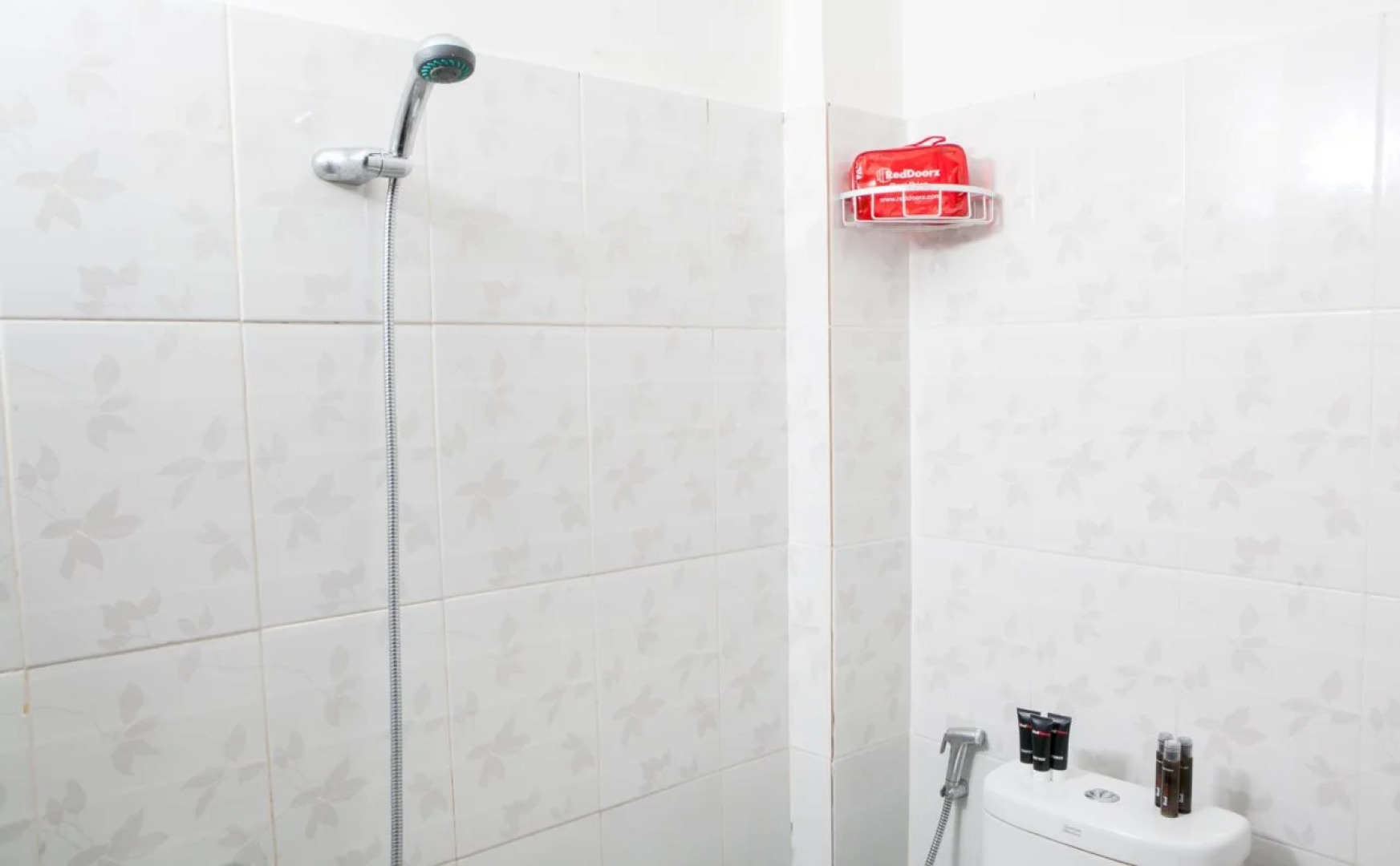 Saloka Guest House by ZUZU