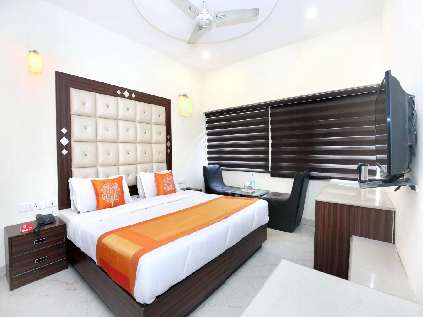 OYO Rooms Sector 22 Mobile Market