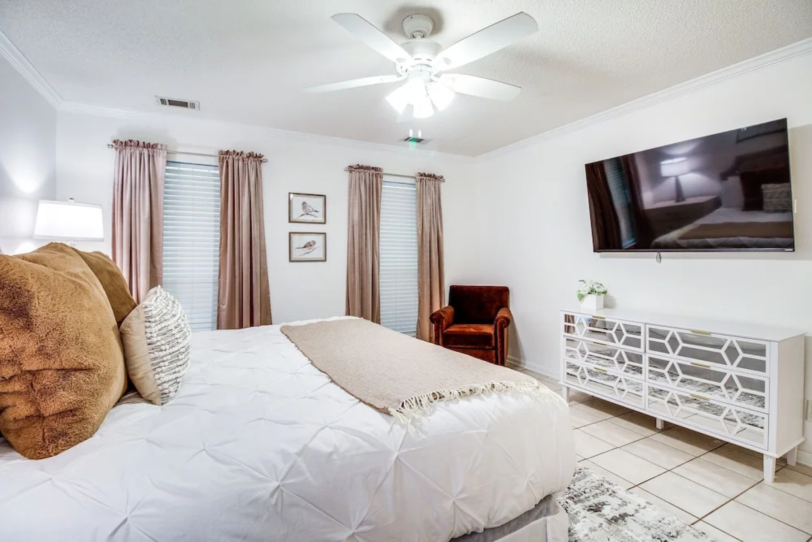 Charming Savannah Vacation Rental w/ Game Room!