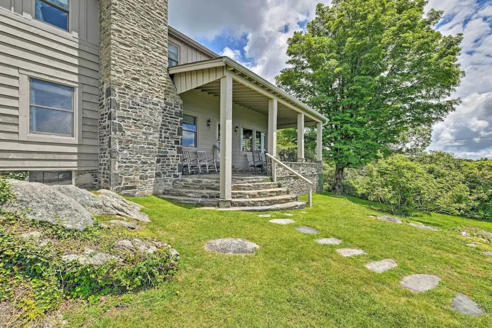 Amazing Historic Home w/ Stunning Mountain Views!