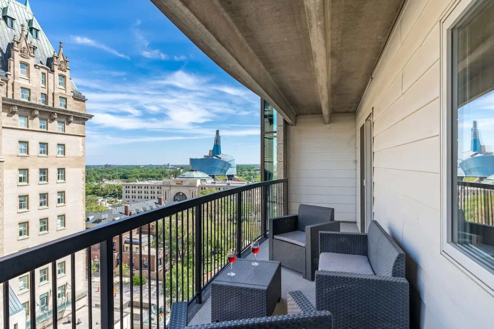 Fort Garry Place Furnished Suites