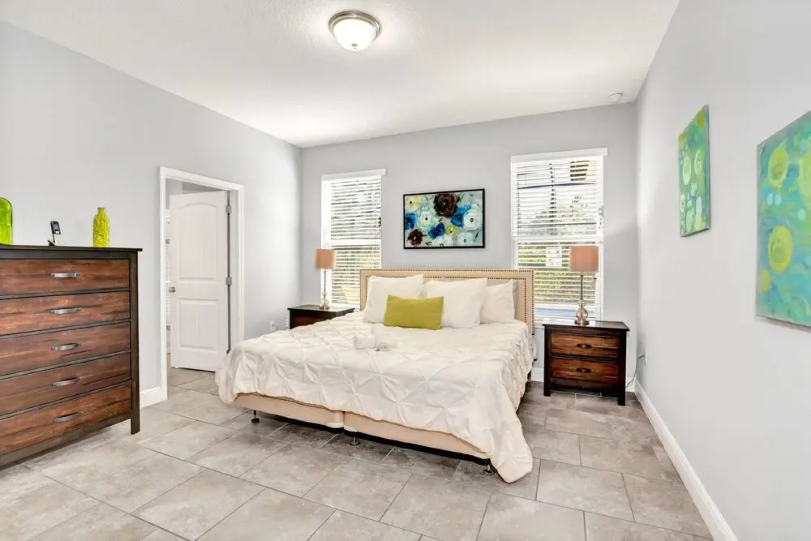 5BR Luxury Family Home - Pool BBQ and Netflix
