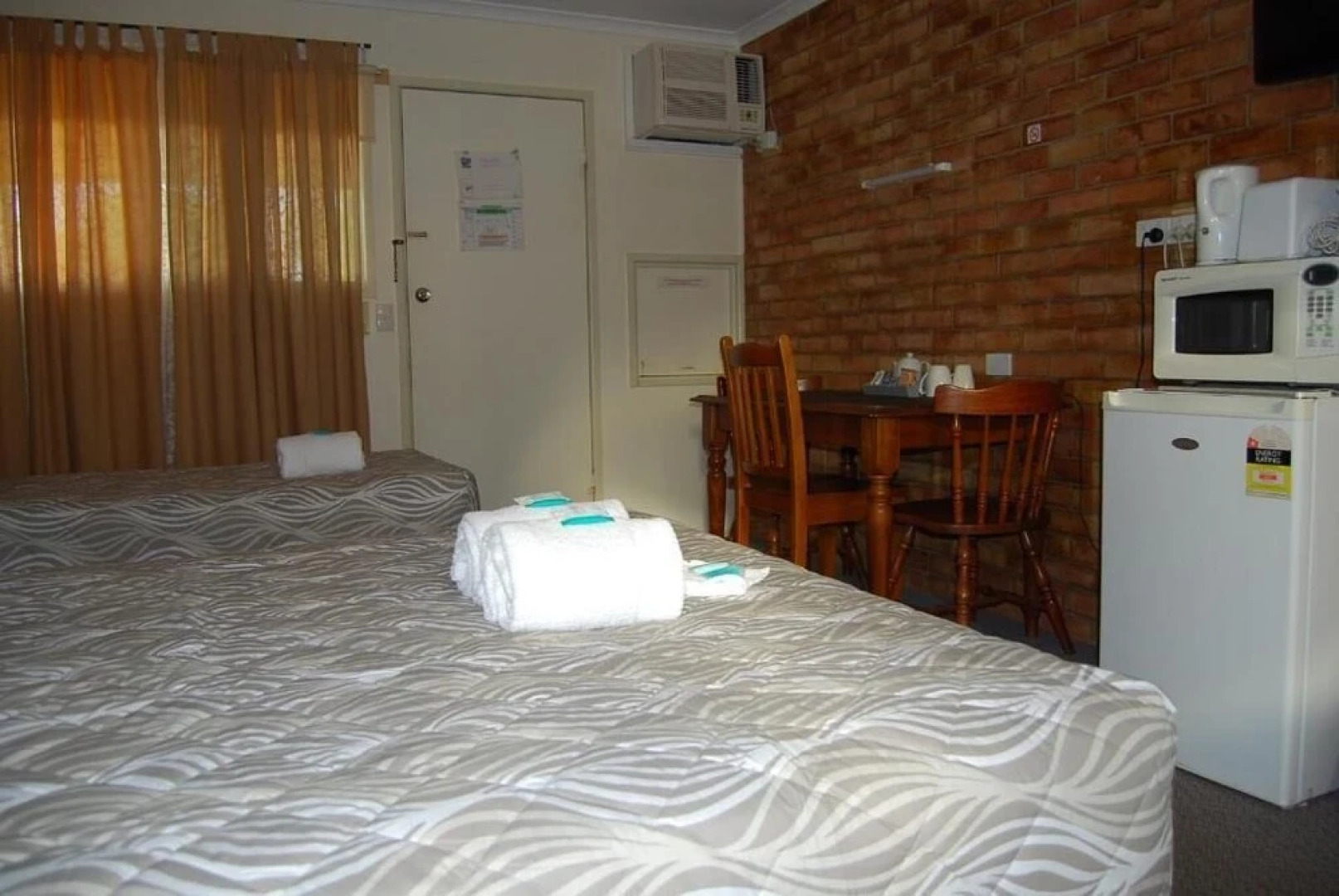 Avocado Motor Inn
