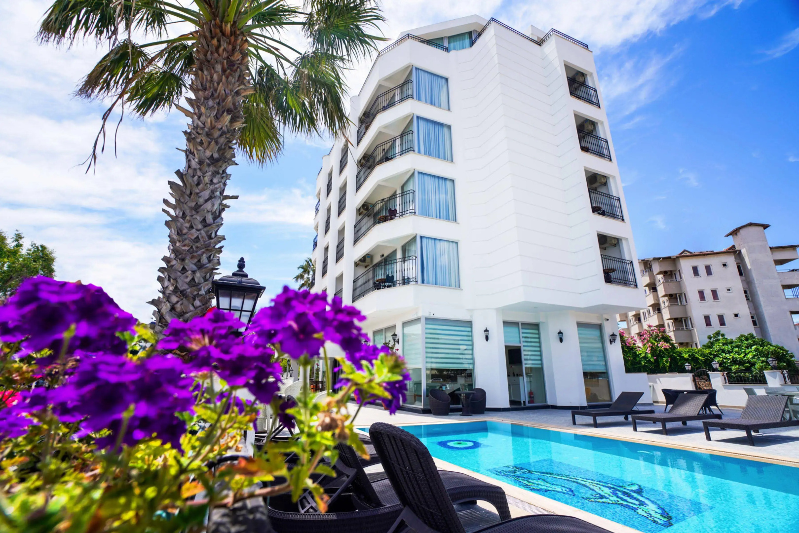 Aurasia SeaSide Hotel