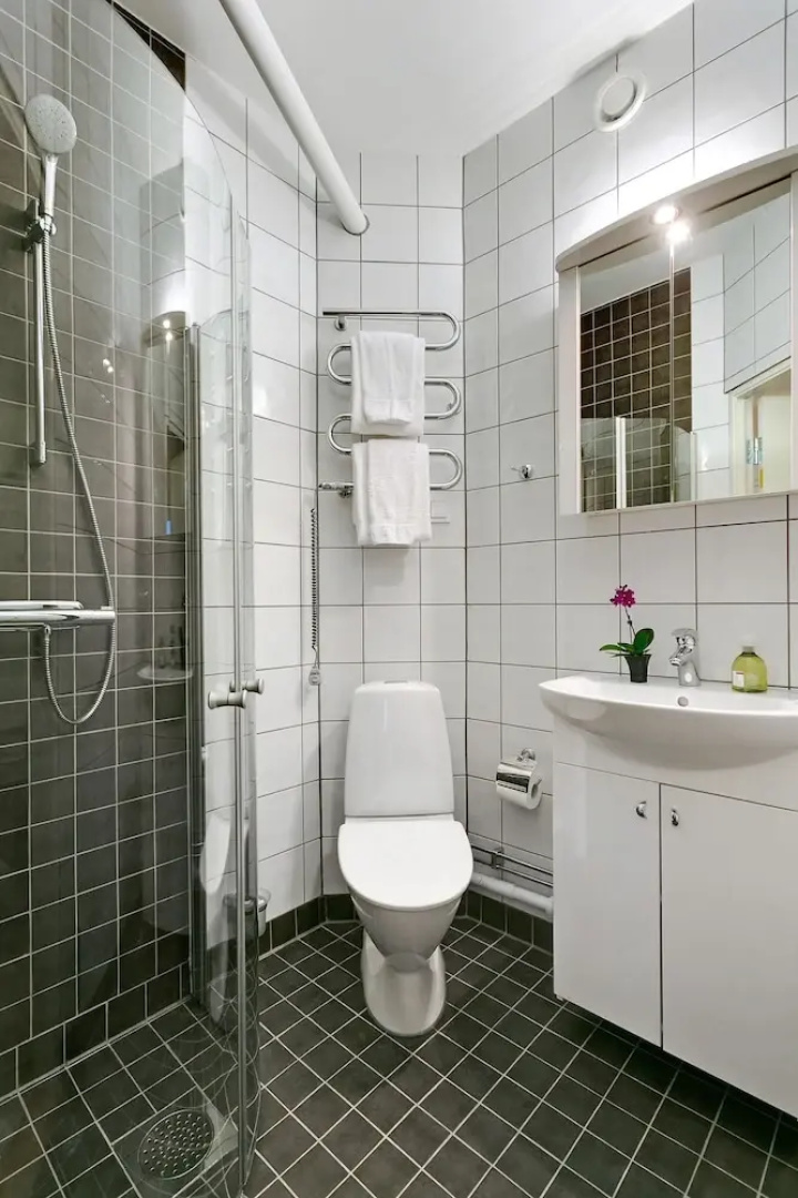 Part-Time Home Hotel Rotebro Station