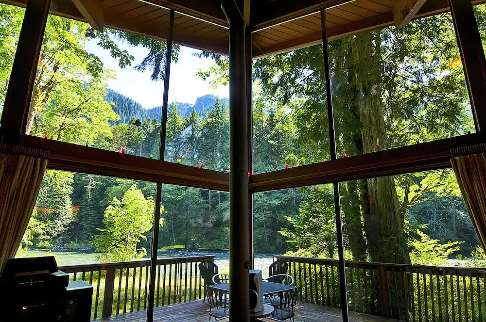 Rustic River Paradise - One Bedroom Cabin with Hot Tub