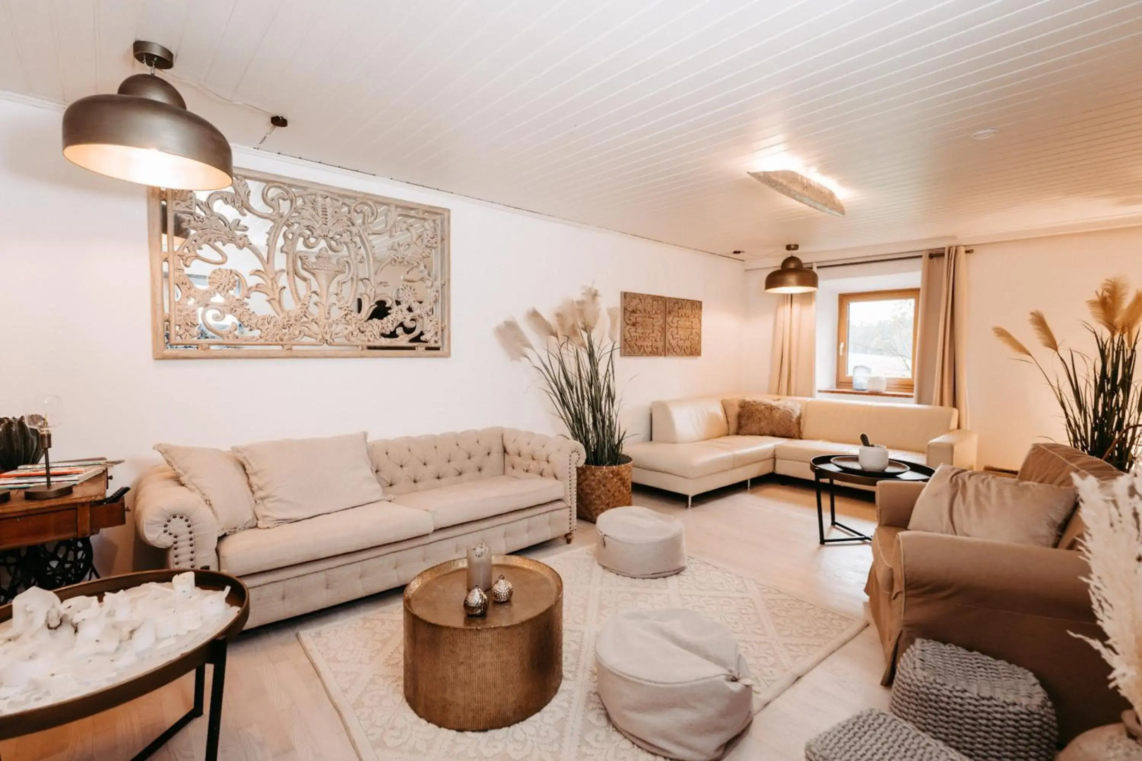 Chalet Green Pastures, romantic country side farm with pool near Salzburg