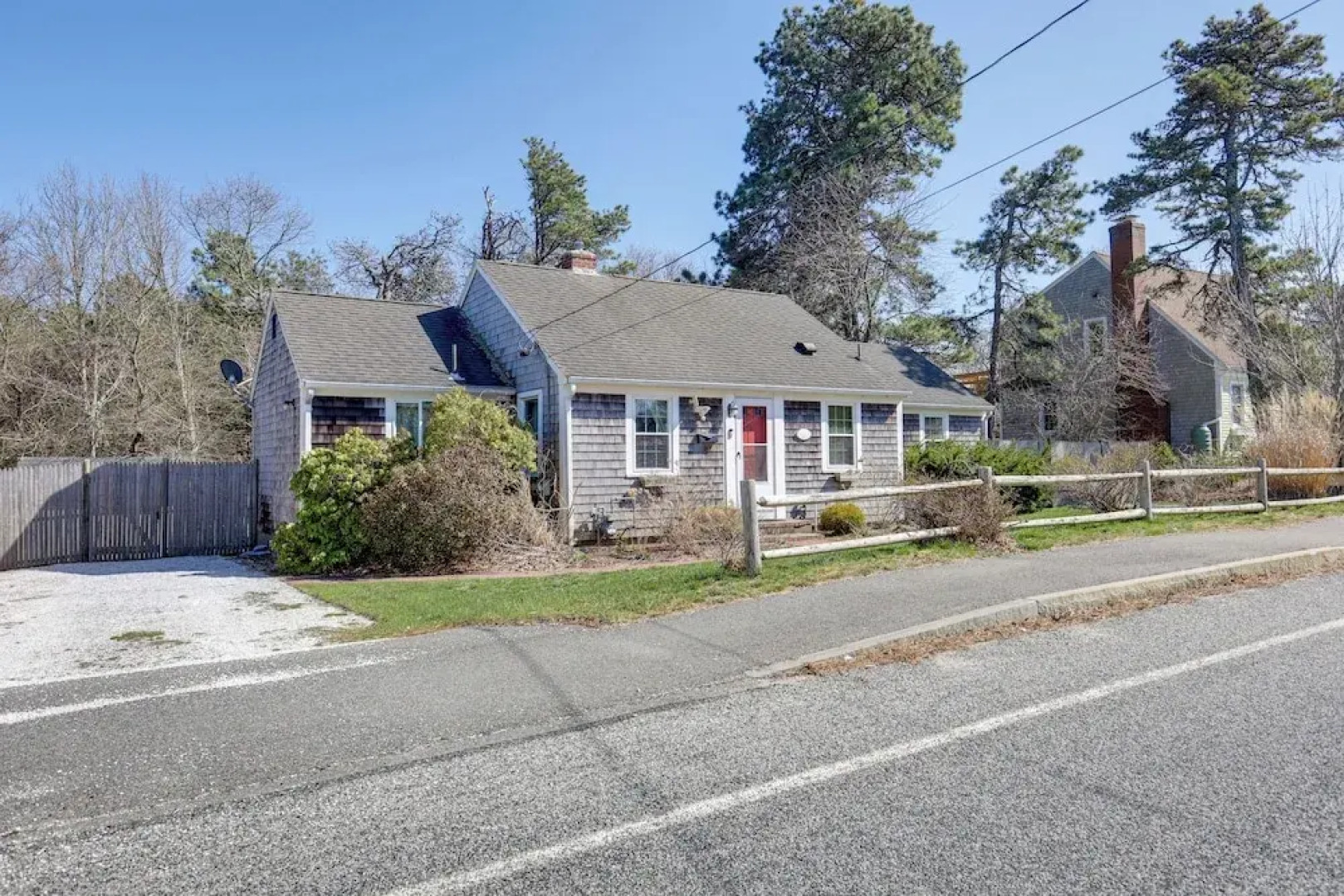 Swan River Views, BBQ Ready: West Dennis Home