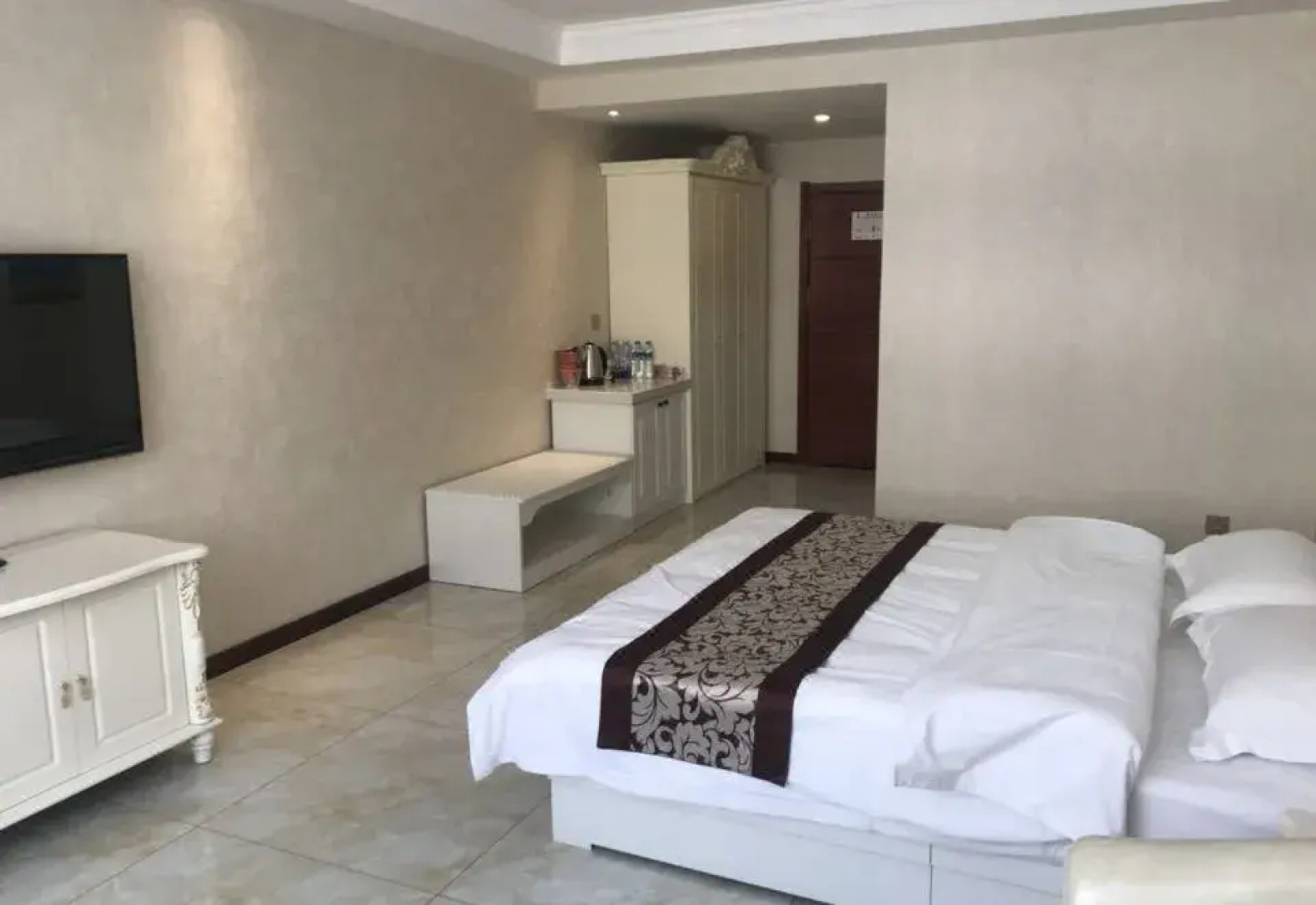 Super 8 Hotel (Tongliao Affiliated Hospital)