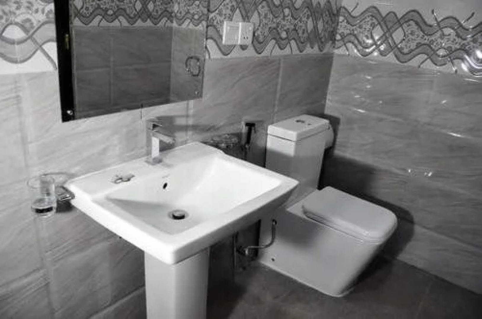 Airport Grand Holiday Home