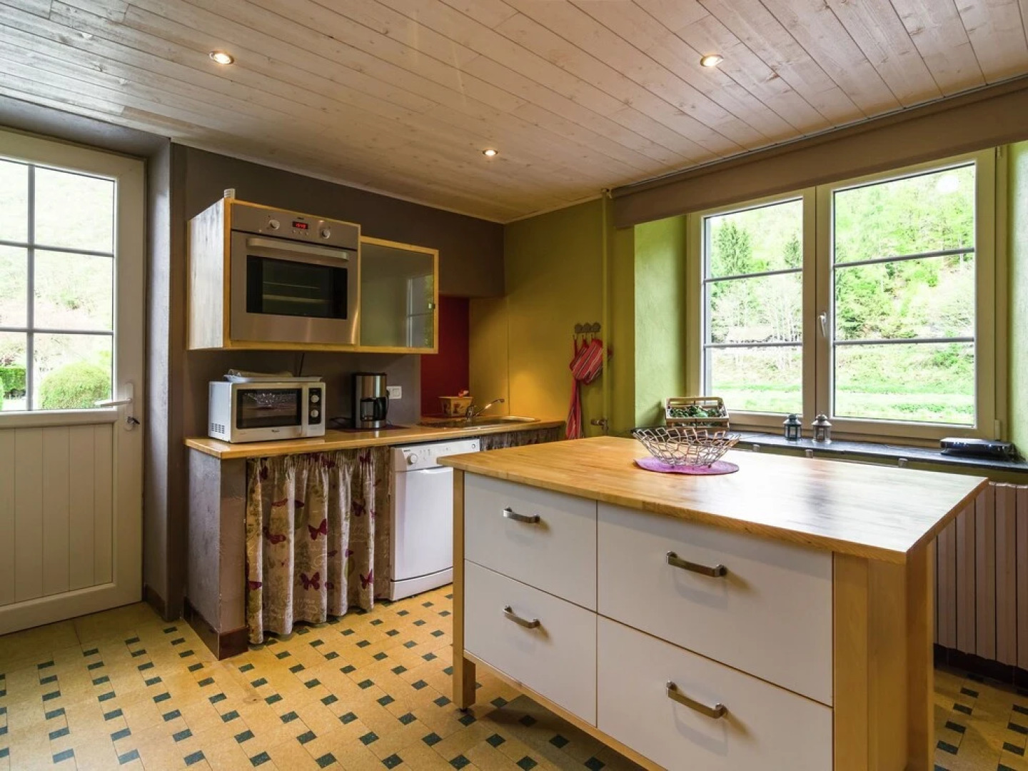 Picturesque Cottage in Alle With Garden