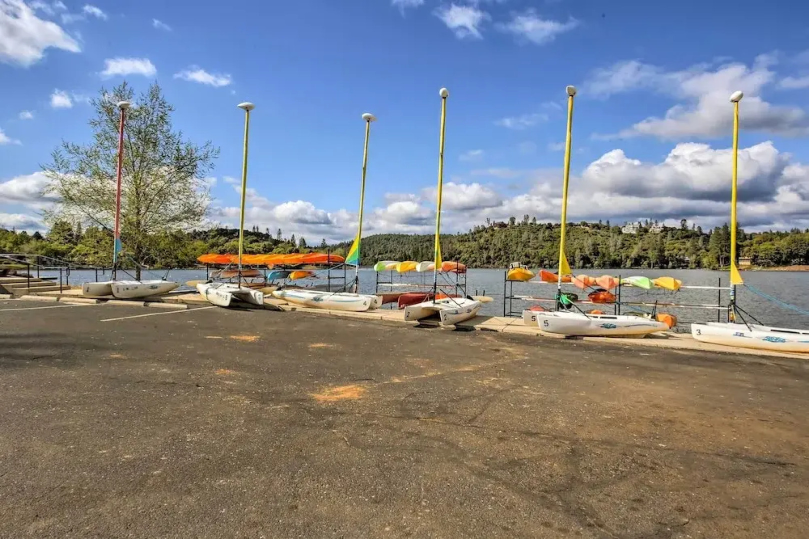 Yosemite Home Base: Community Perks + Lake Access!