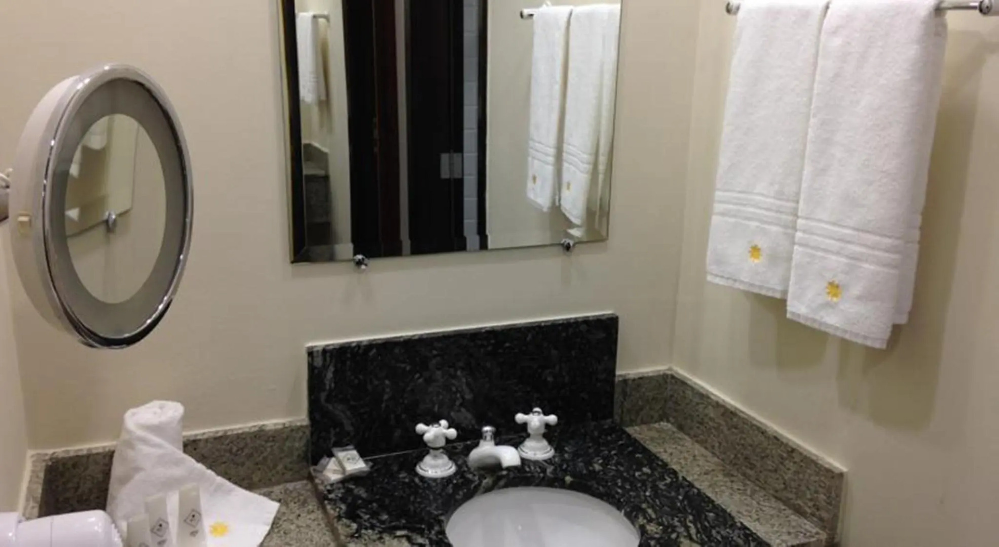 Lake Side Apart Hotel