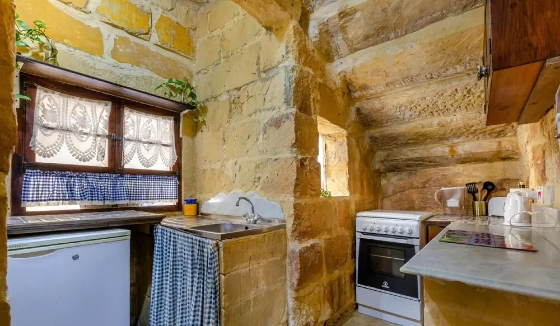 Studio w Courtyard in a Traditional Country Home