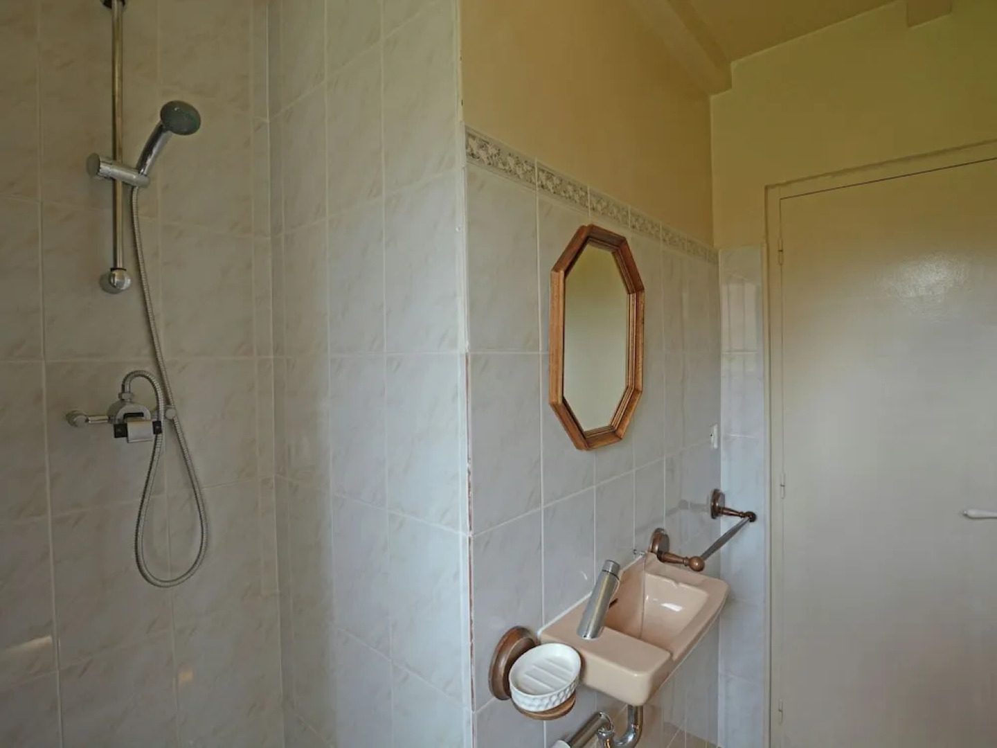 Cosy Villa in Flaux with Swimming Pool