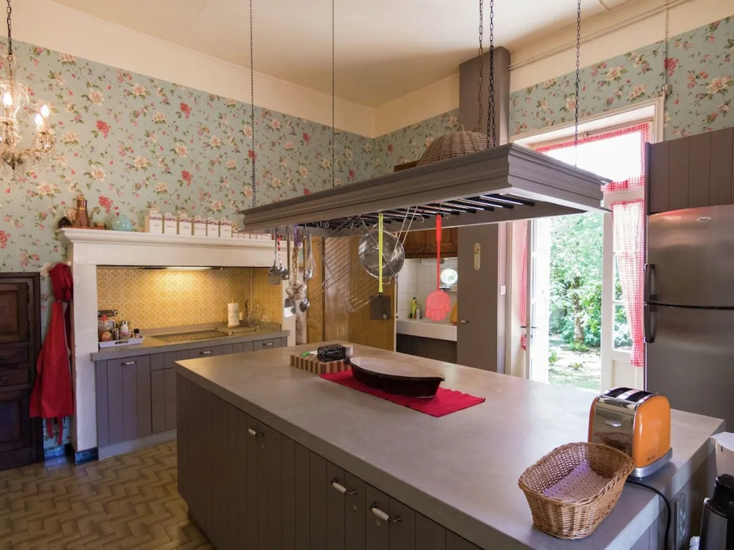 Charming Mansion in Brouchaud With Swimming Pool