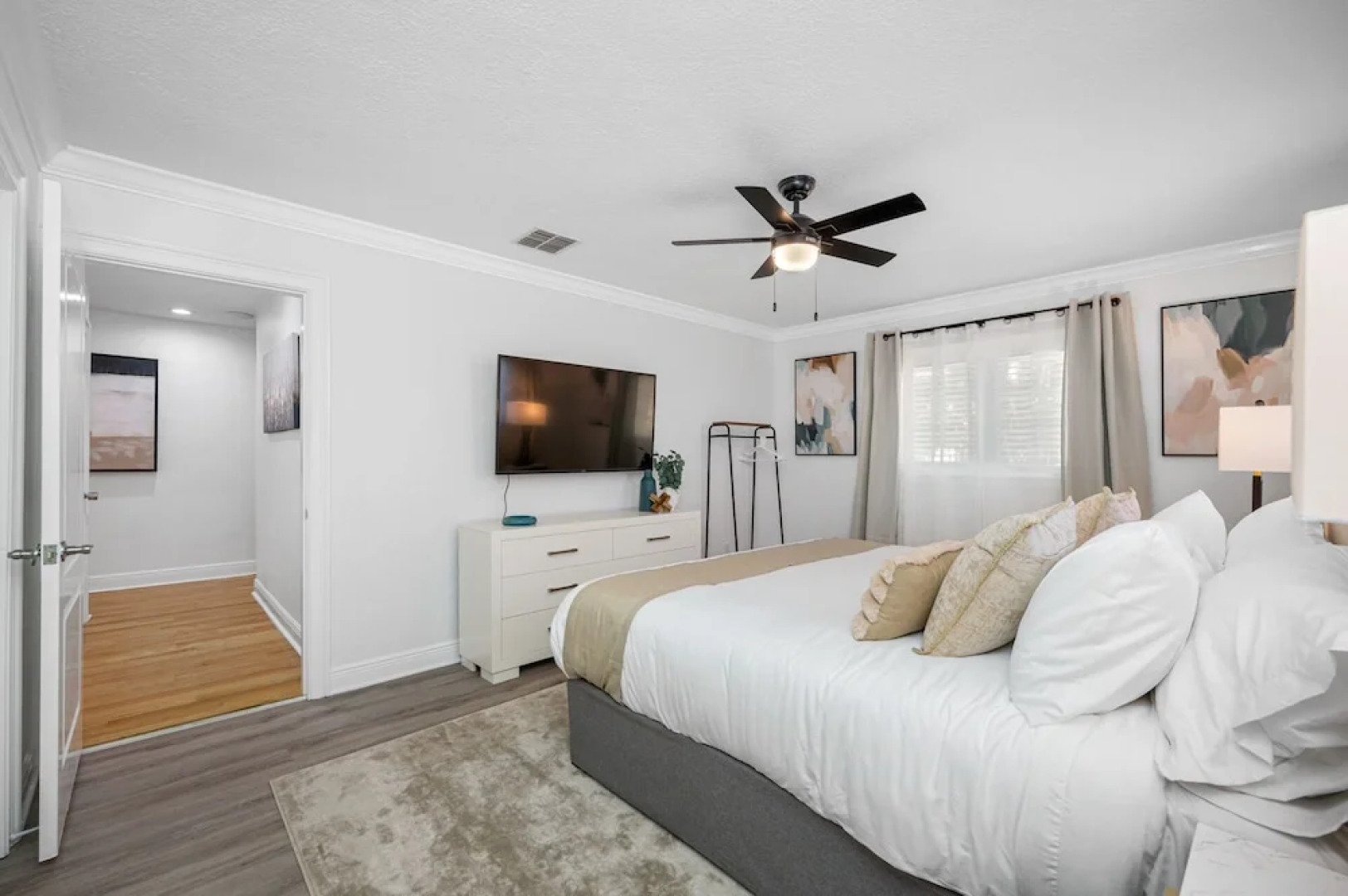 Exquisite Bayview Villa With Pool and Games!