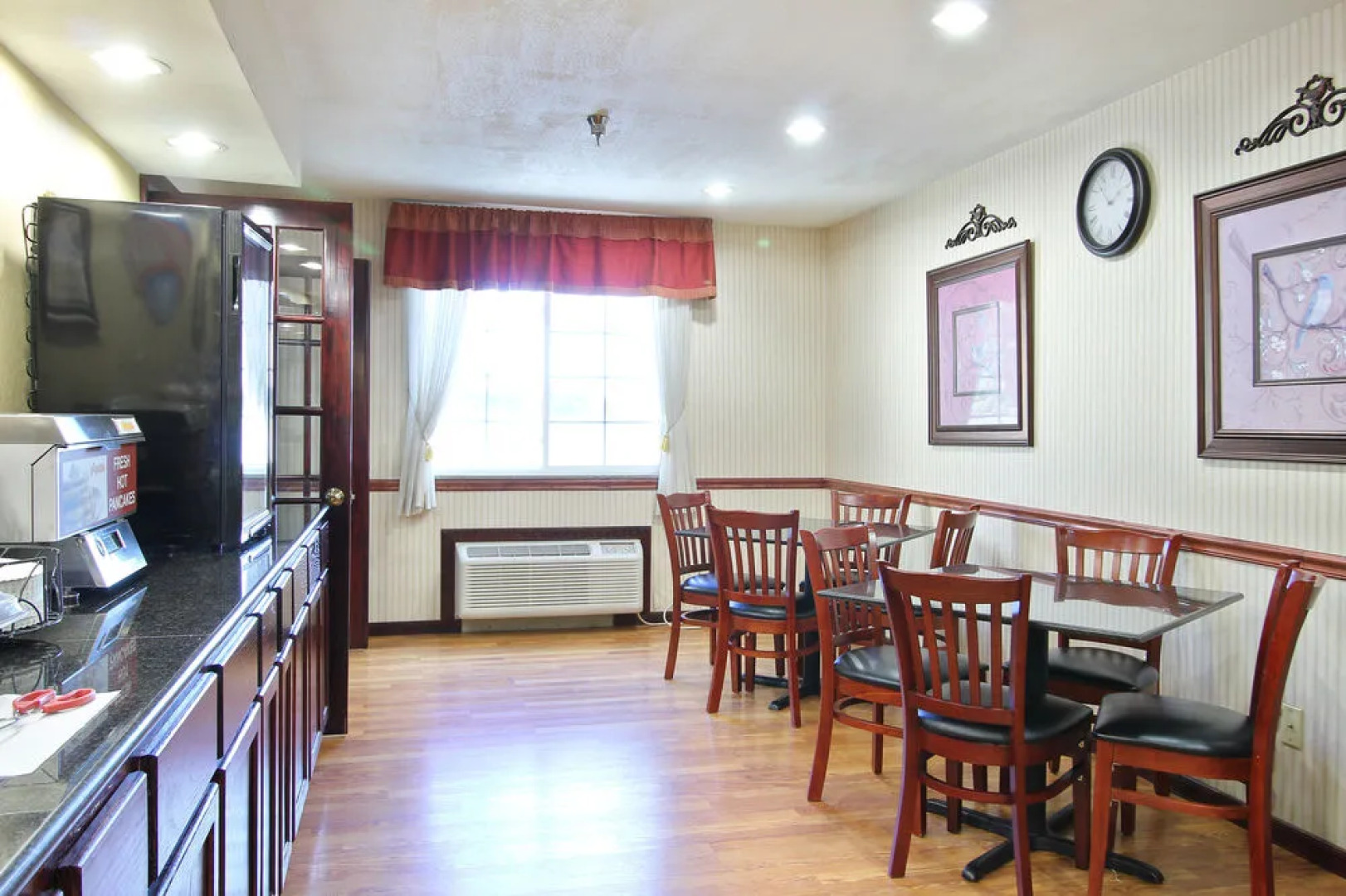 Baymont Inn & Suites Muskegon