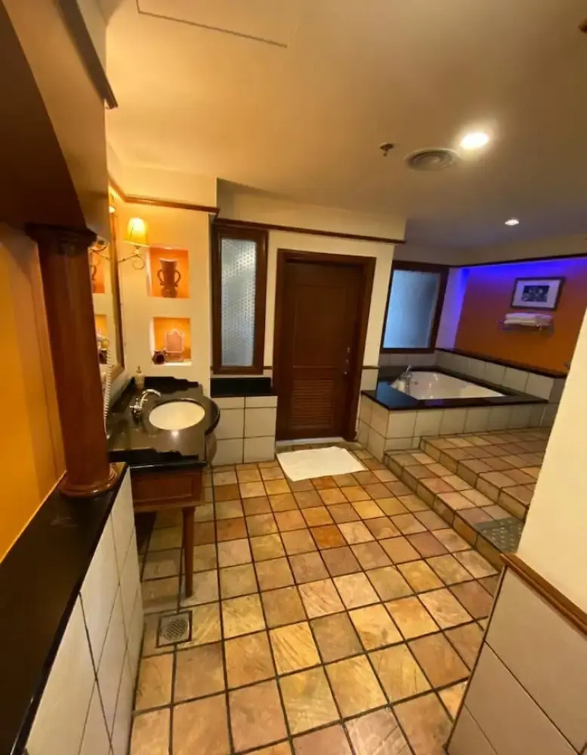 CMK & Private Water Chalet