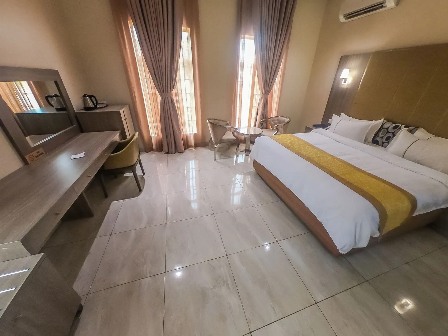 Maxbe Continental Hotel