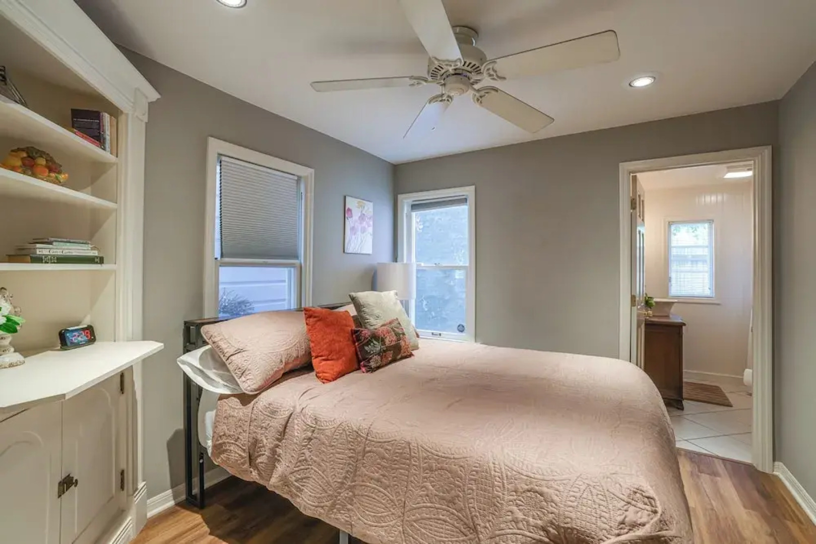 Mt Dora Garden Cottage w/ Patios, Walk to Downtown