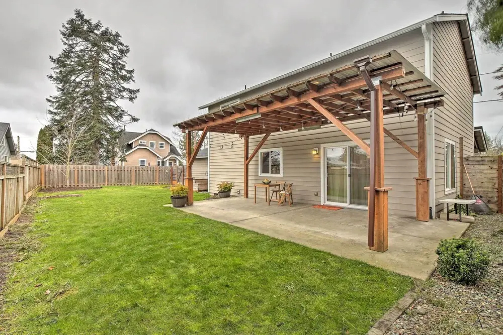 Enumclaw Home - 60 Mi to Mount Rainier!