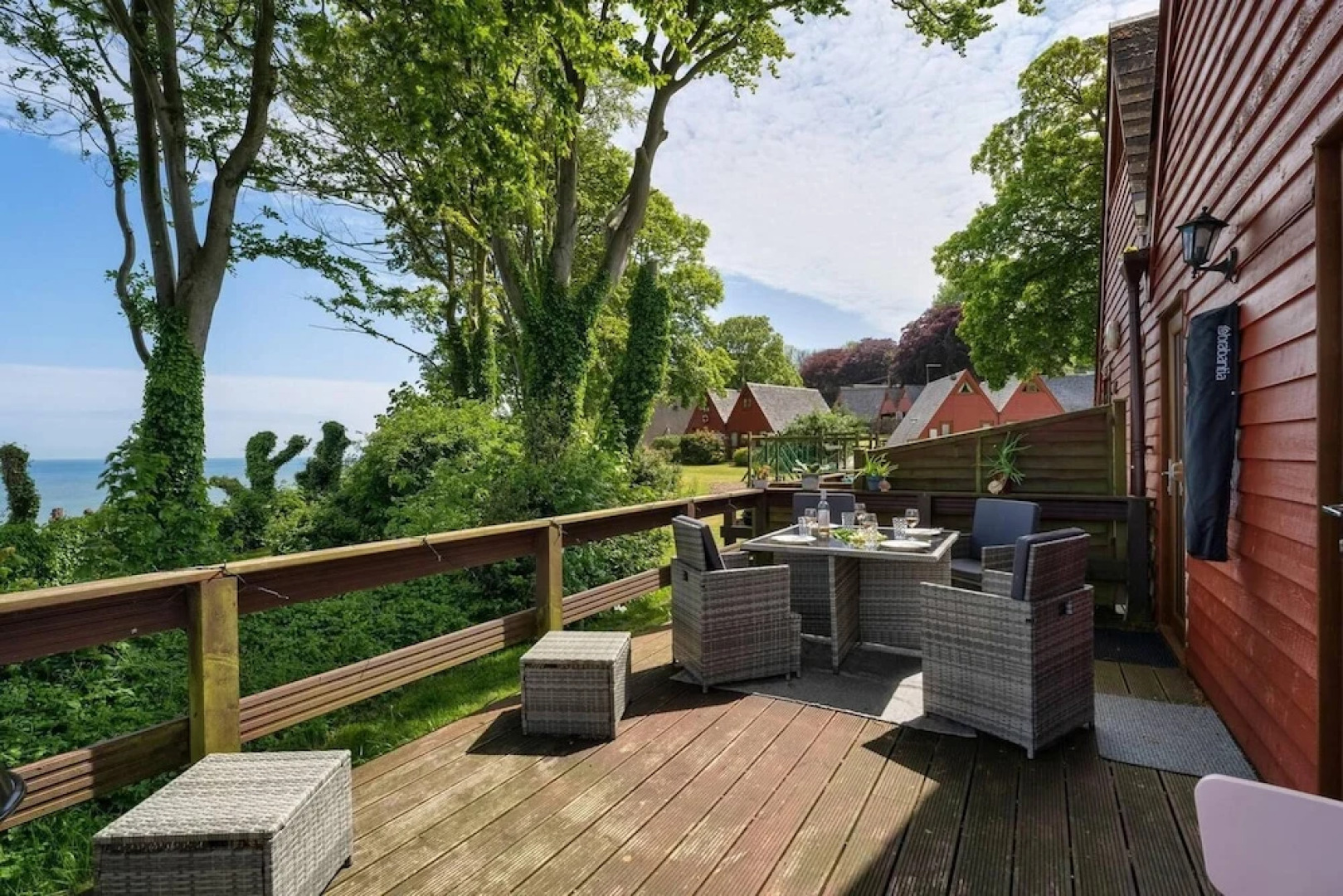 The Lookout, Sunny Beach Retreat, Sleeps 5 Guests