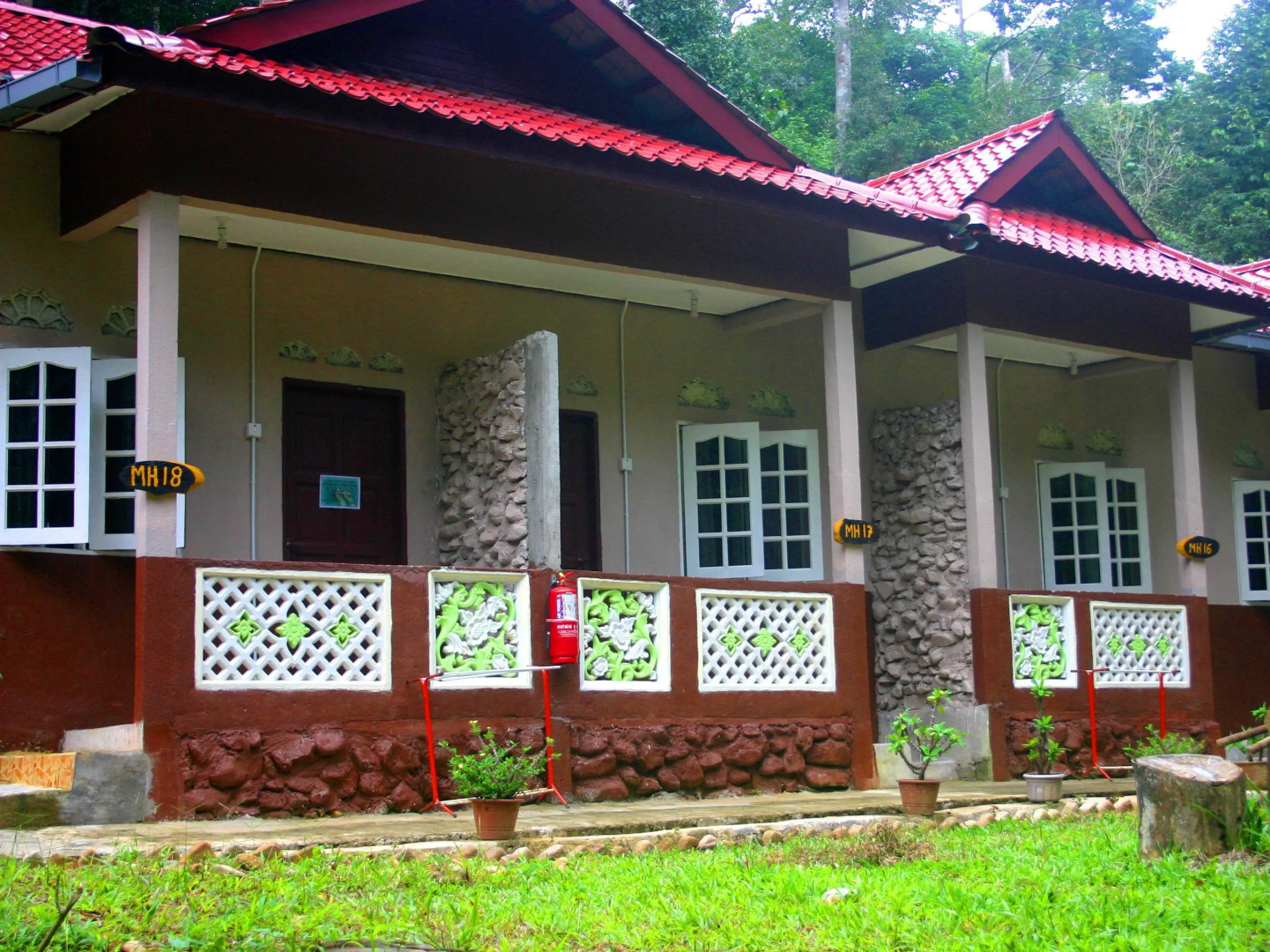 Nusa Holiday Village