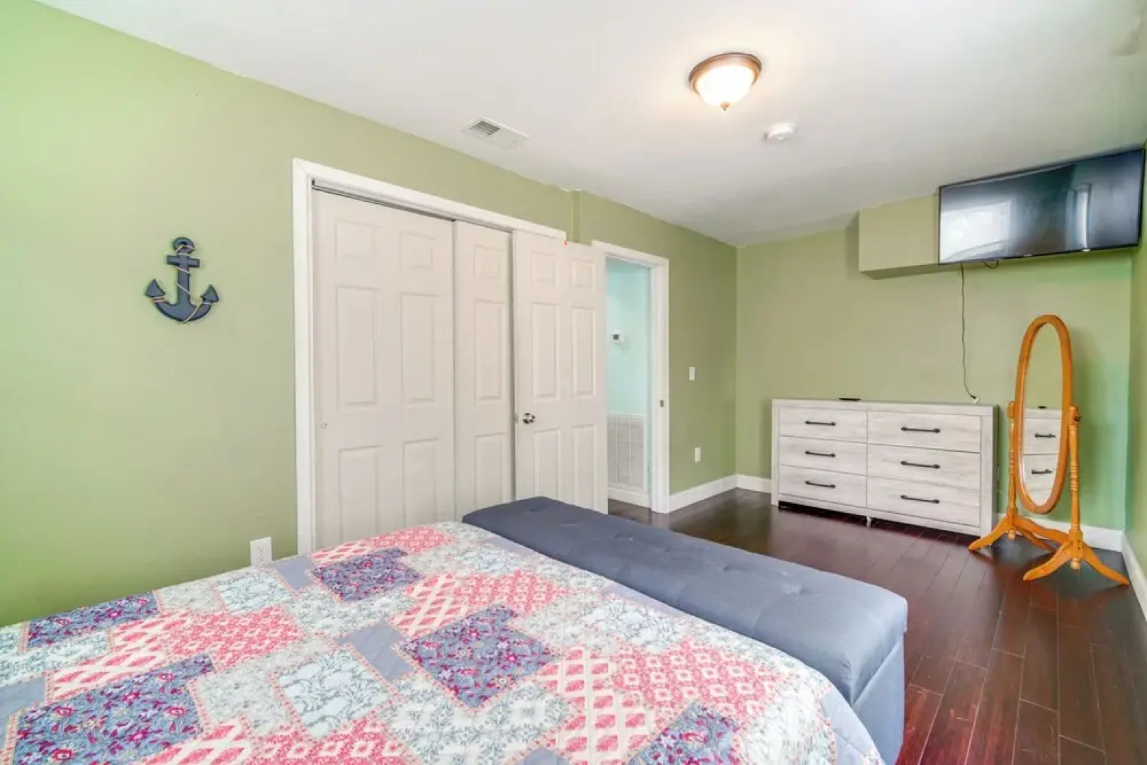 Walk to Ventnor Beach & Boardwalk: Coastal Gem