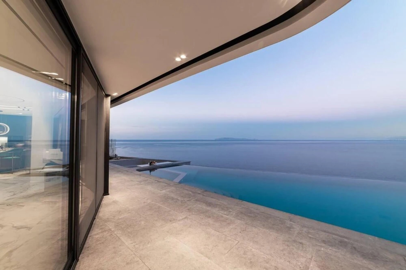 Fabulous 5 Bedroom Villa With sea Access