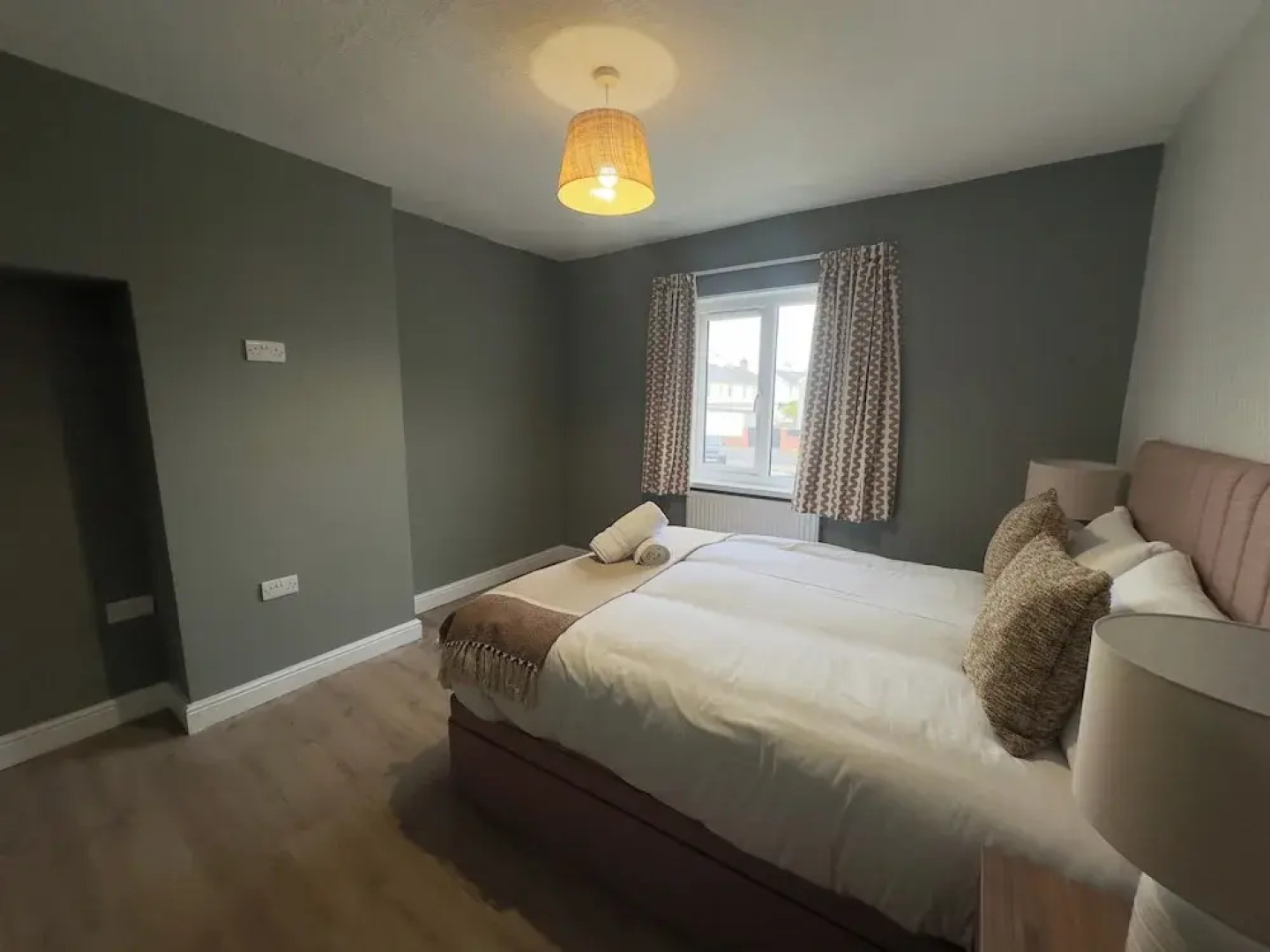 House Sleeps 10-garden-parking-nearbarryisland