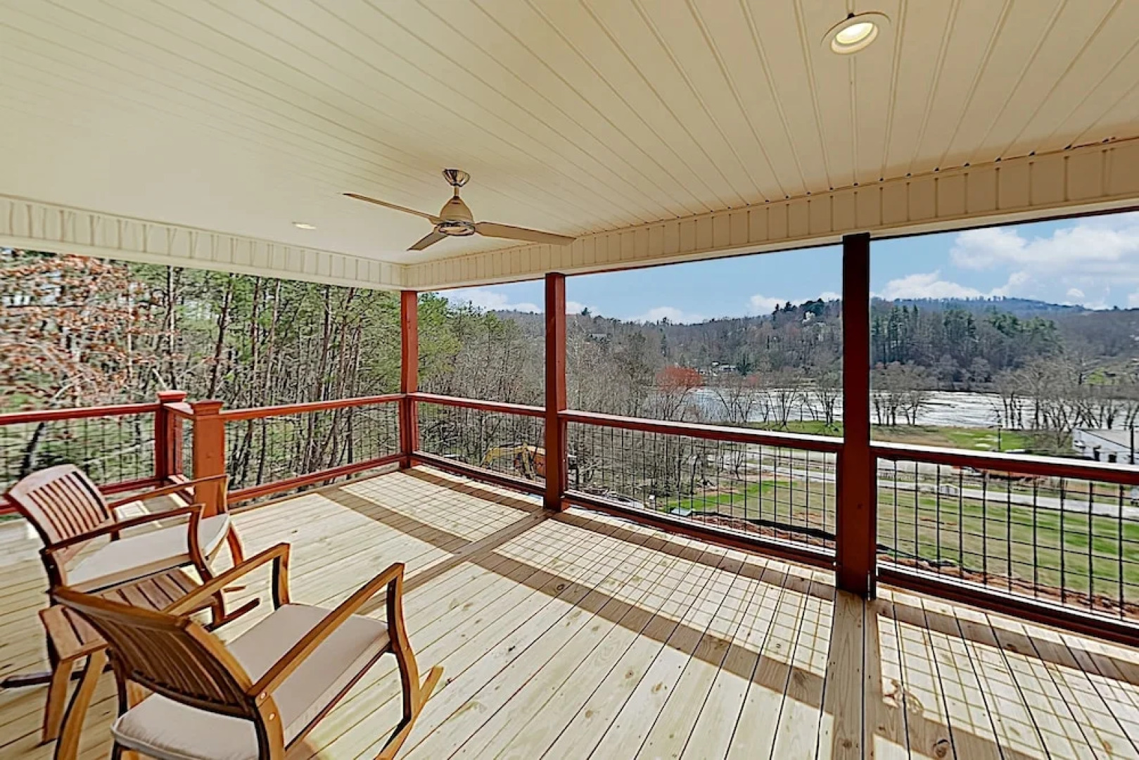 River-view Deck & Hot Tub! Minutes To Downtown 3 Bedroom Home