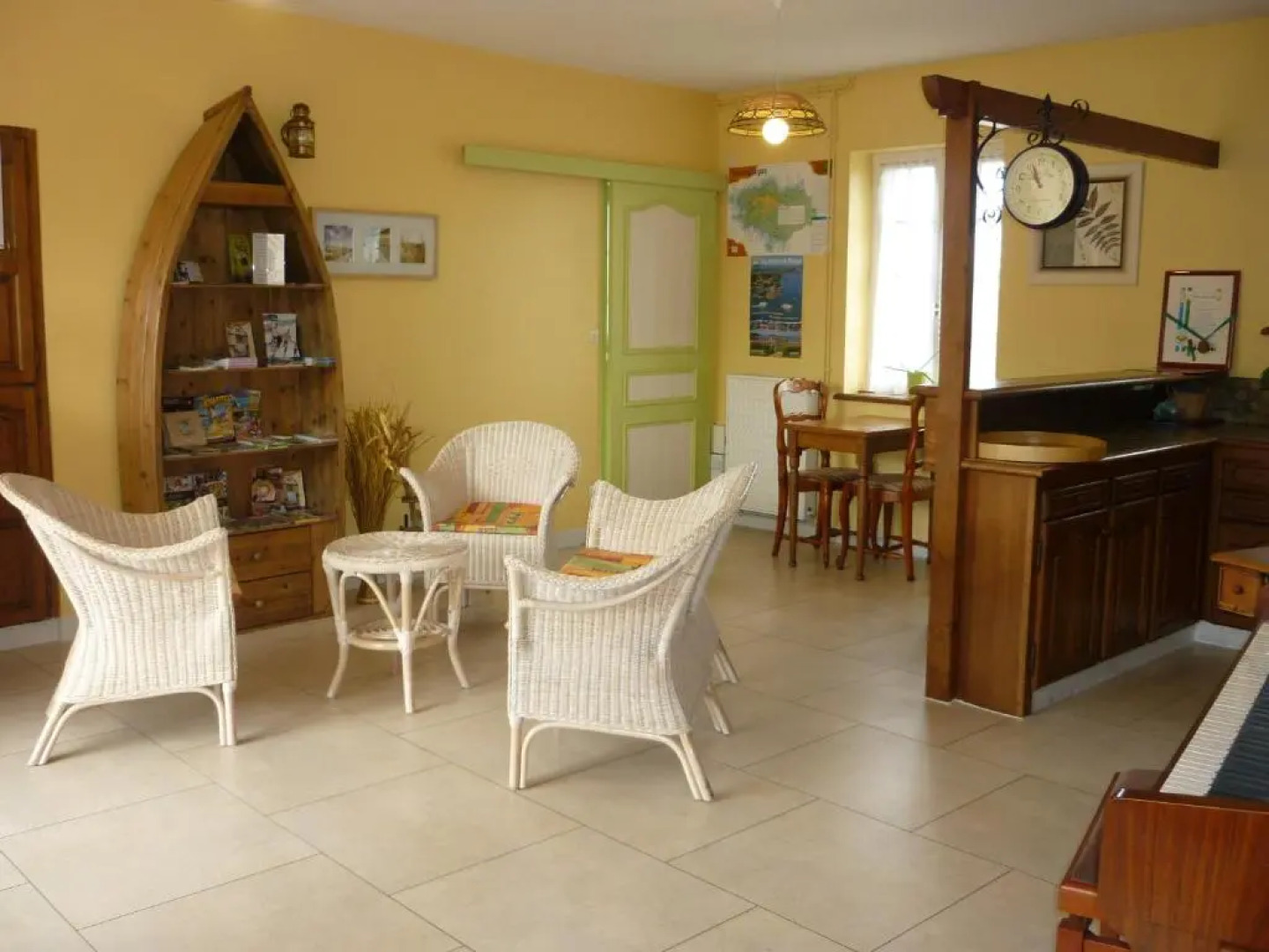 Hôtel Les Voisins Beaucemaine