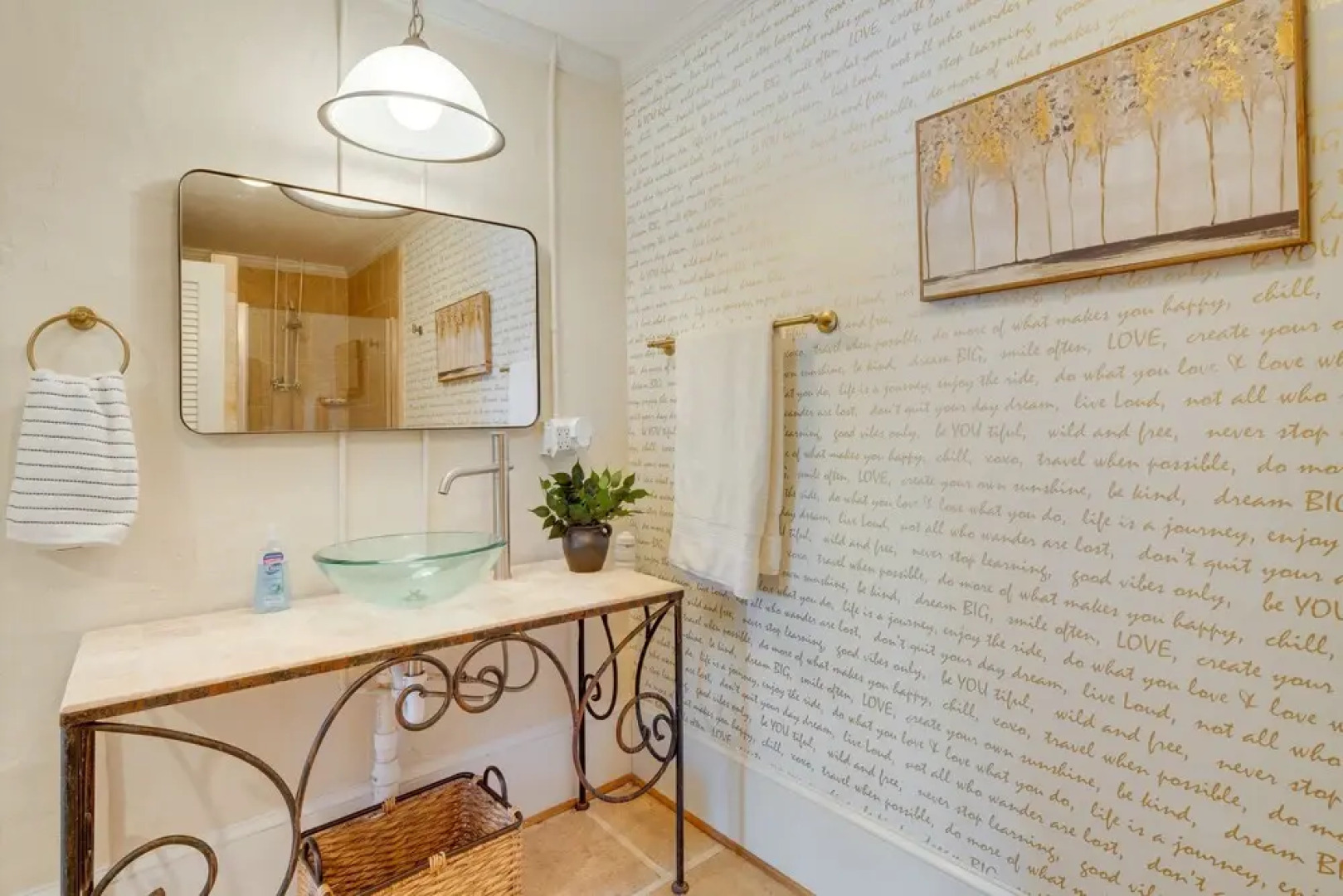 Lakefront Landrum Home w/ Deck, Fire Pit & Kayaks!