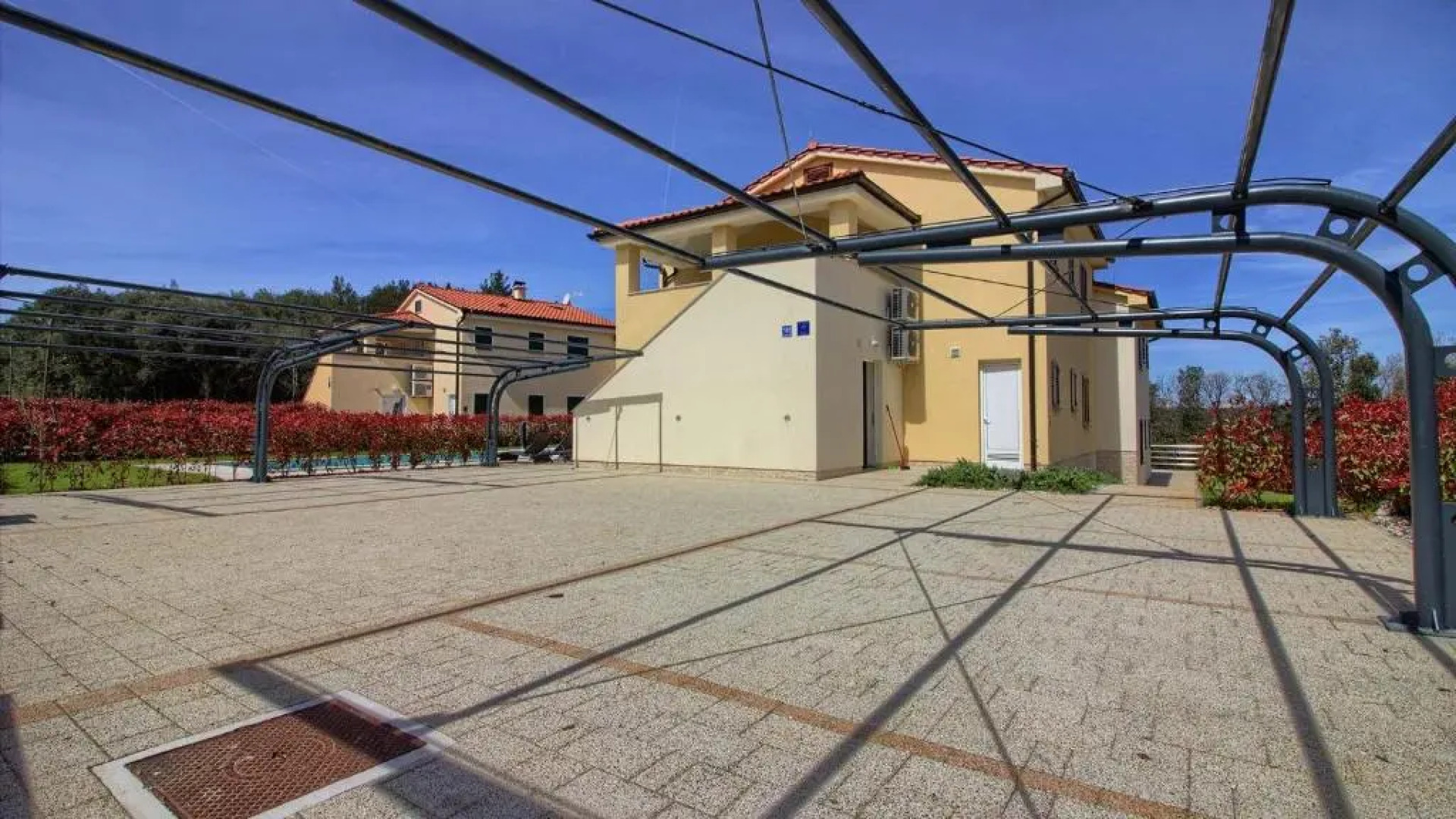 Luxury Vila compelx Aurora-Mar with 2 pools and 8 bedrooms, 200m from the beach