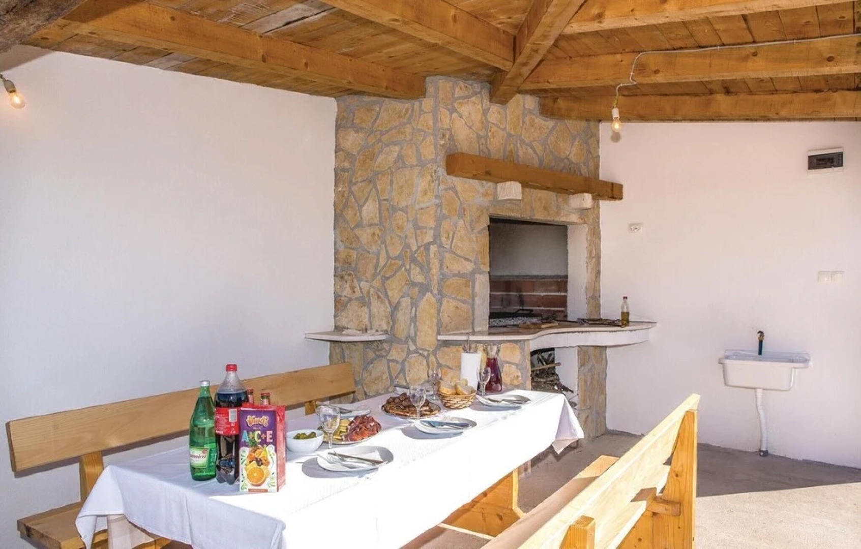 Stunning Home in Blizna Donja With Wifi and 4 Bedrooms