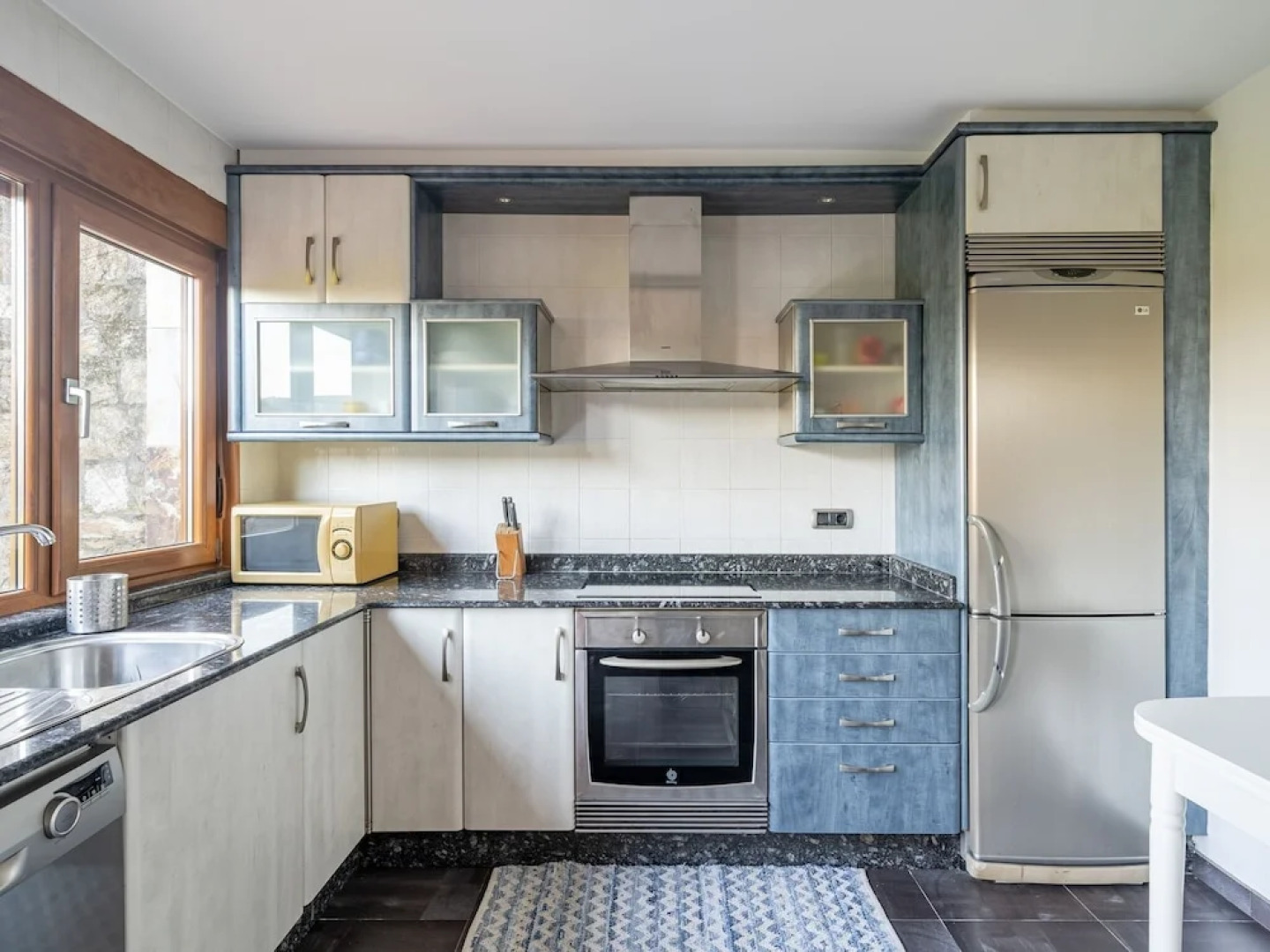 Classy Holiday Home With Swimming Pool, Garden, Bbq, Parking