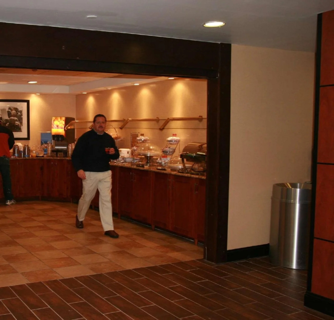 Hampton Inn & Suites Kansas City-Merriam