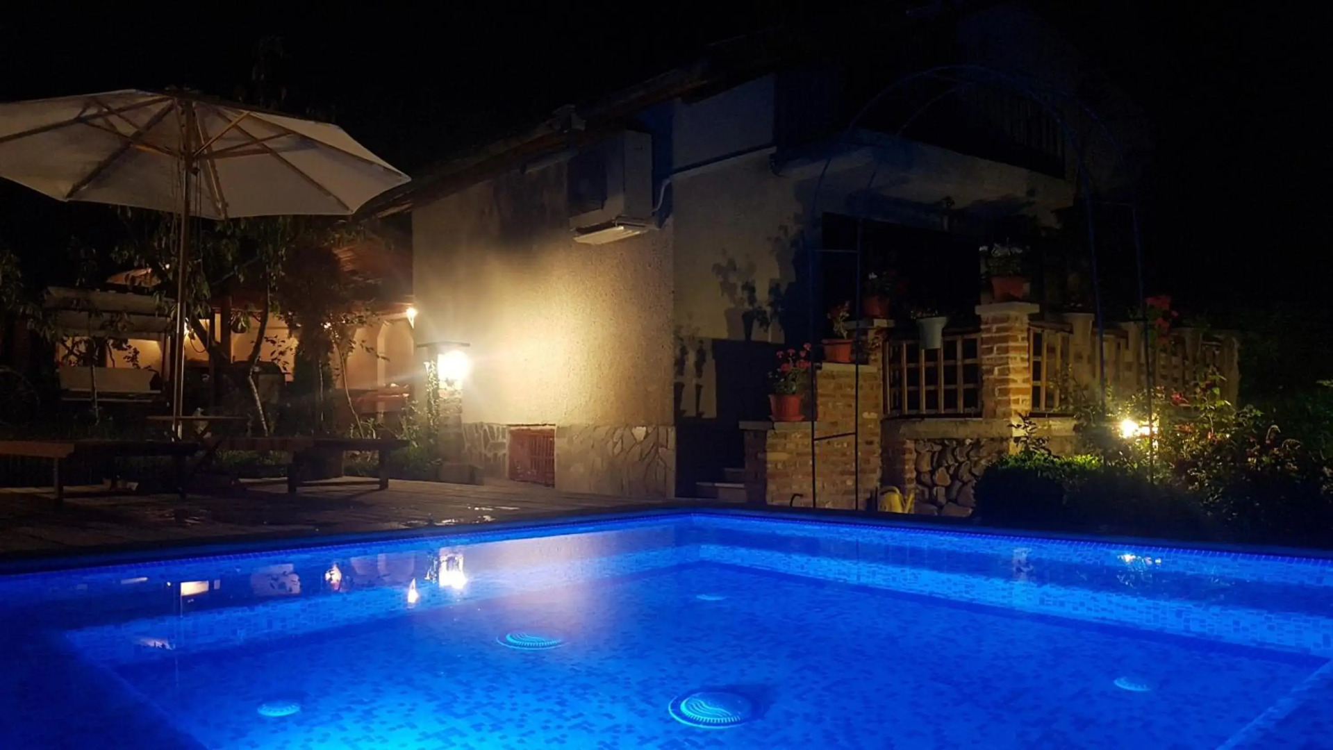 Къща за гости Каза Роза - Swiss Style Chalet Casa Rosa Guest House