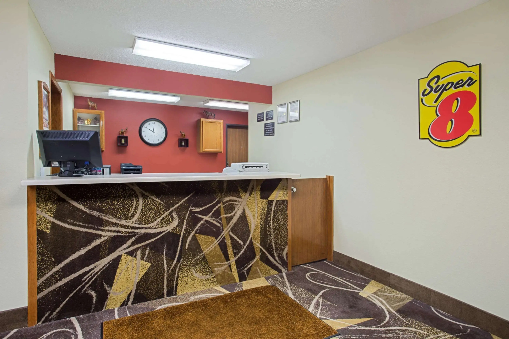 Super 8 by Wyndham Charles City