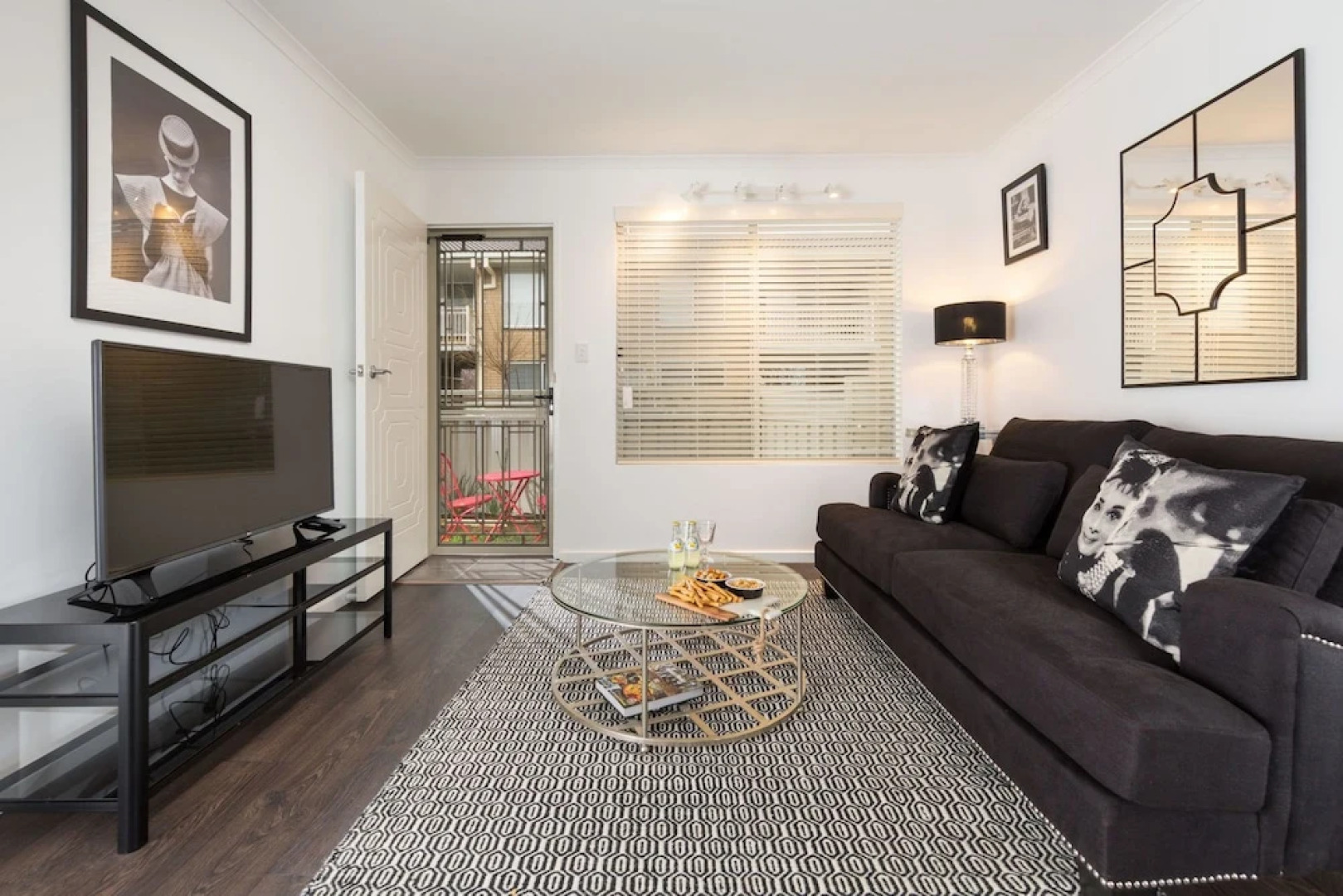 The Manhattan - Central & Sophisticated