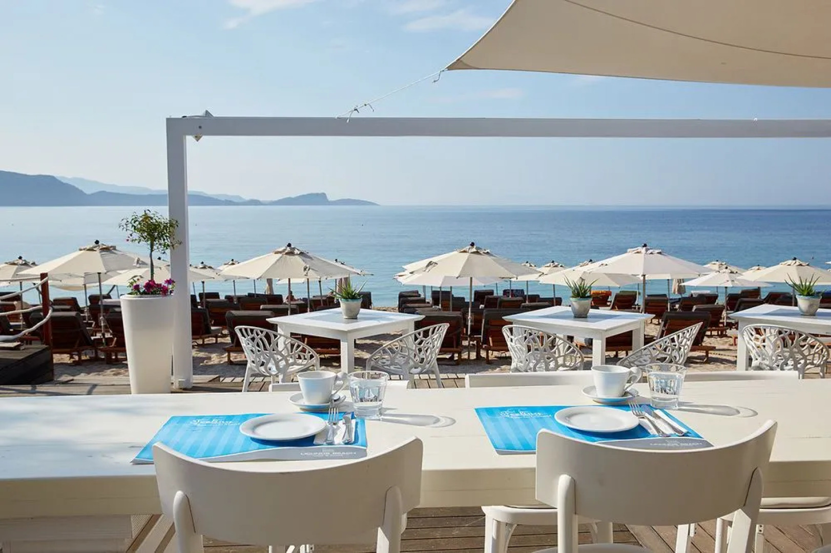 Lichnos Beach Hotel & Suites