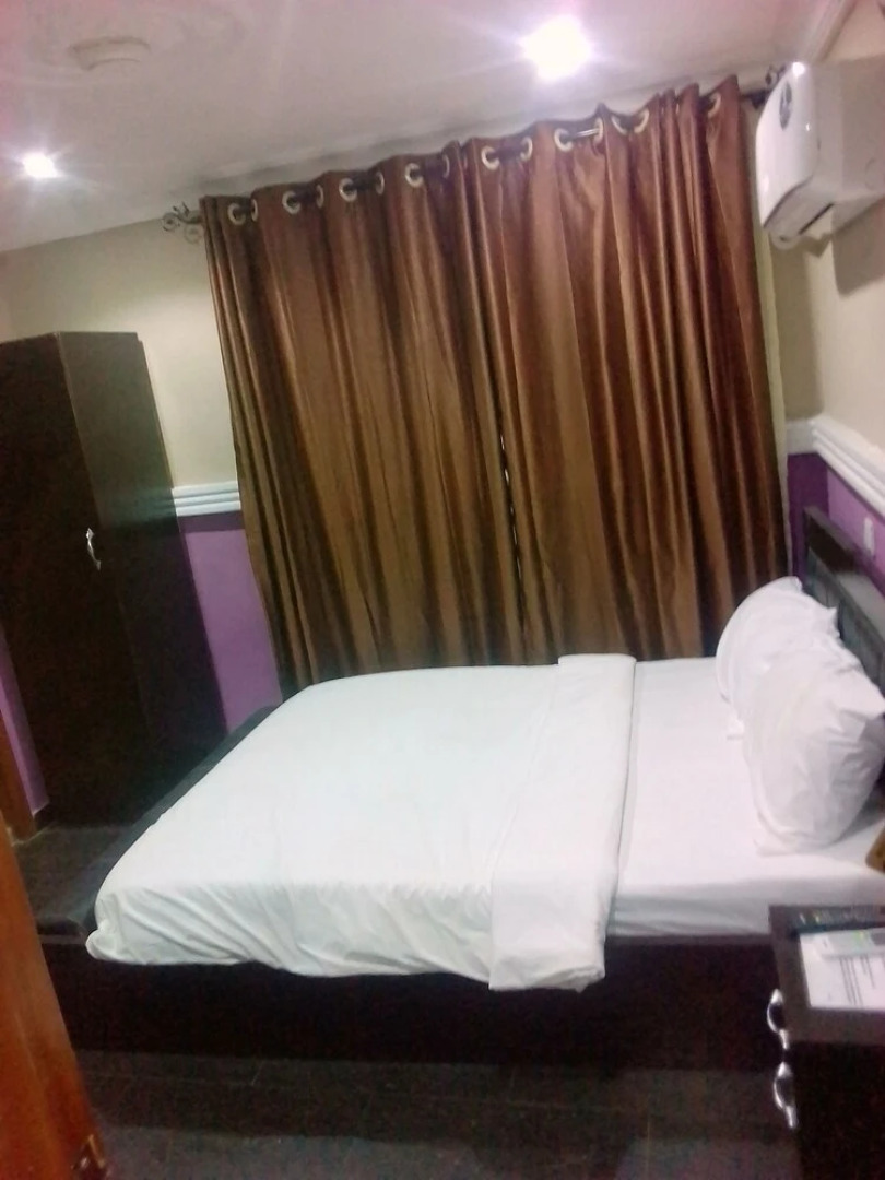 House Eleven Hotels and Apartments