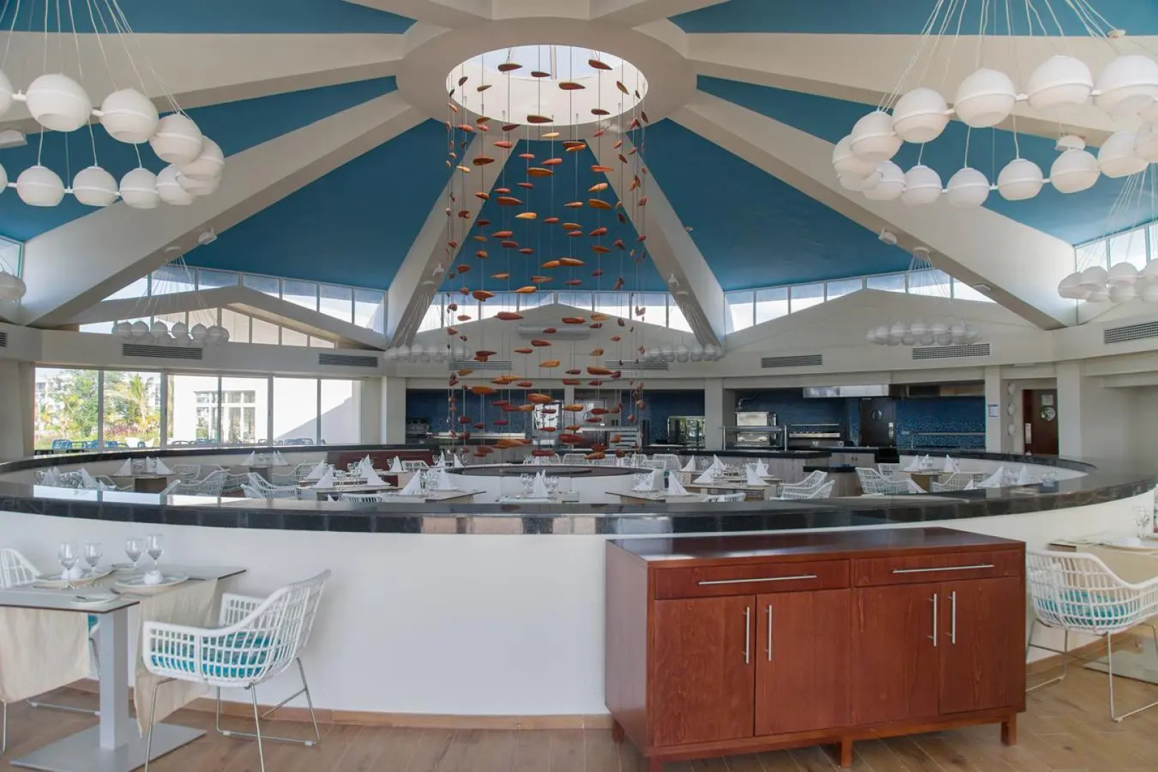 Gran Muthu Almirante Beach