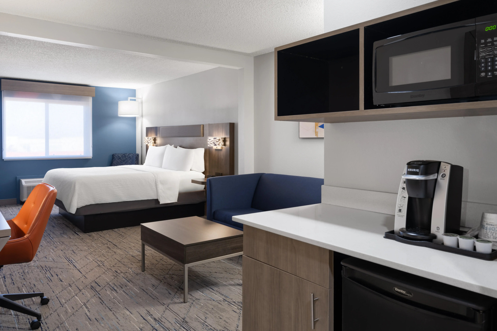 Holiday Inn Express & Suites Midwest by IHG
