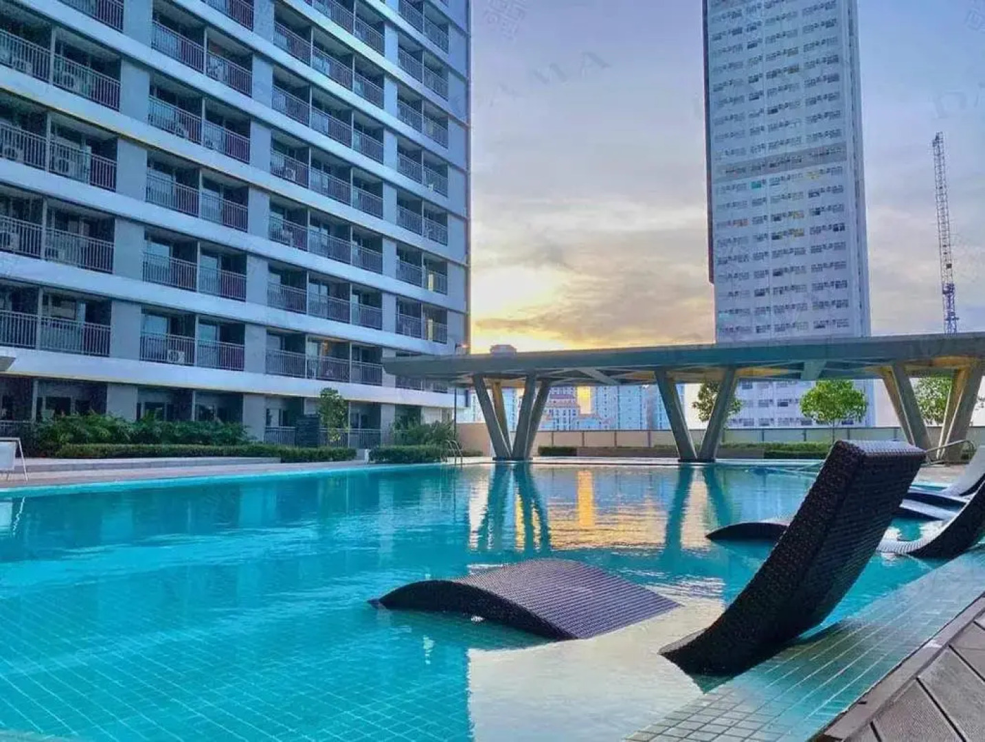 Cozy 1BR with balcony at Fame Residences