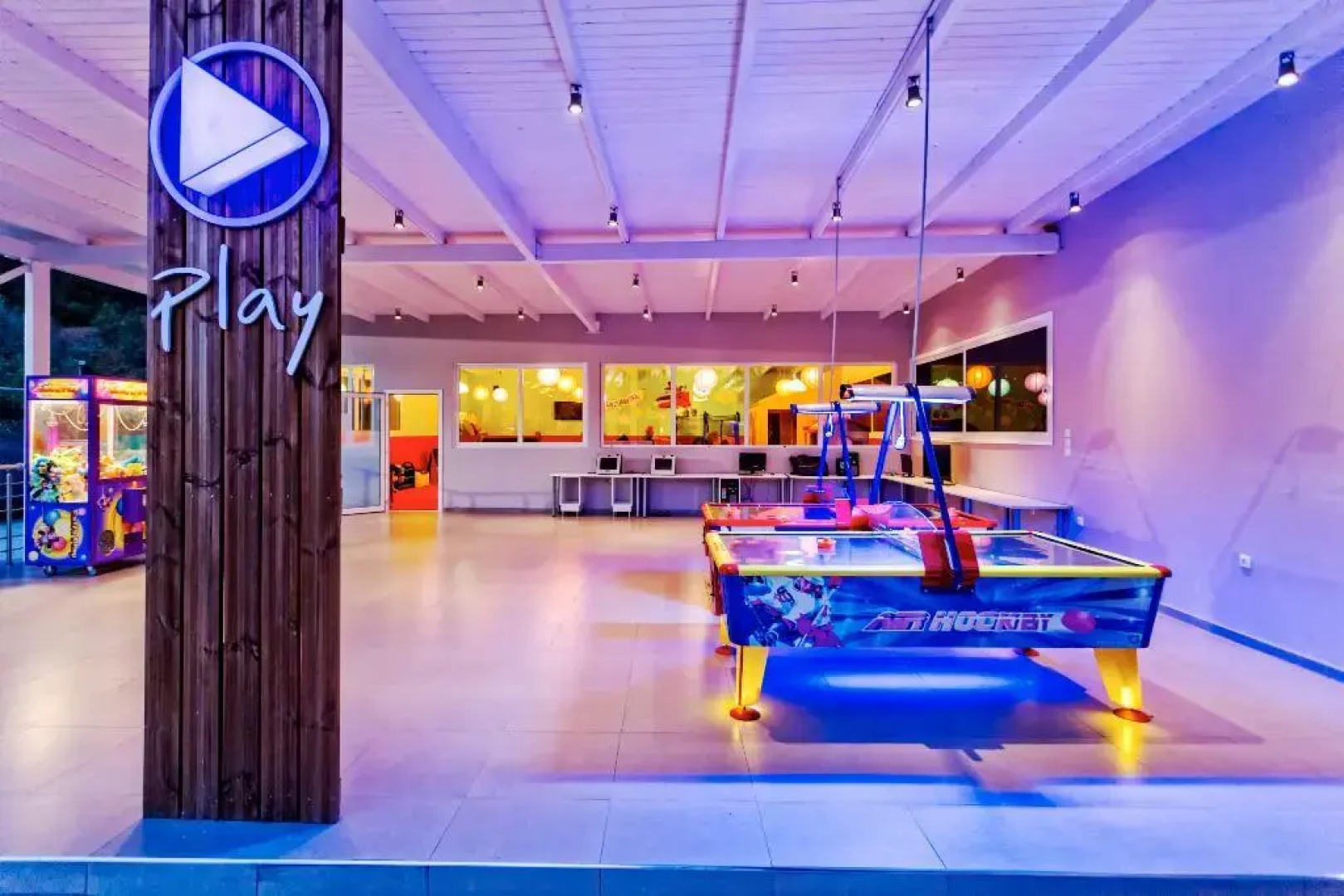 Lagomandra Beach & Suites