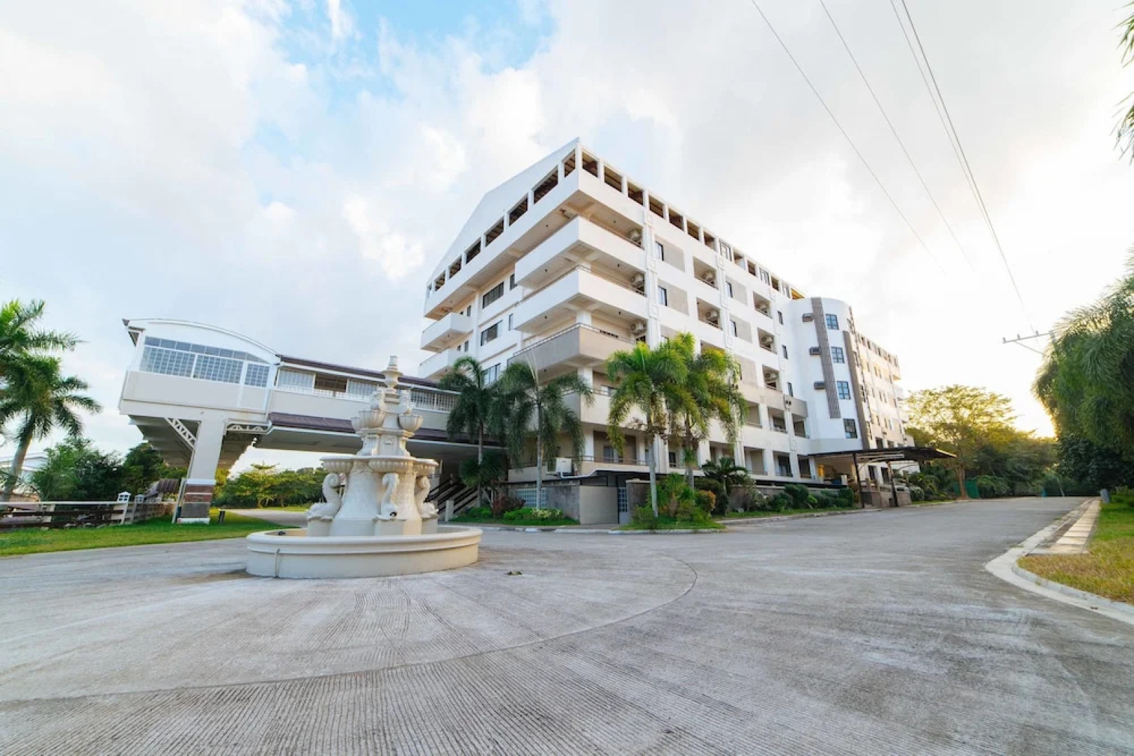 RedDoorz Premium @ Sta Rosa Tagaytay Road