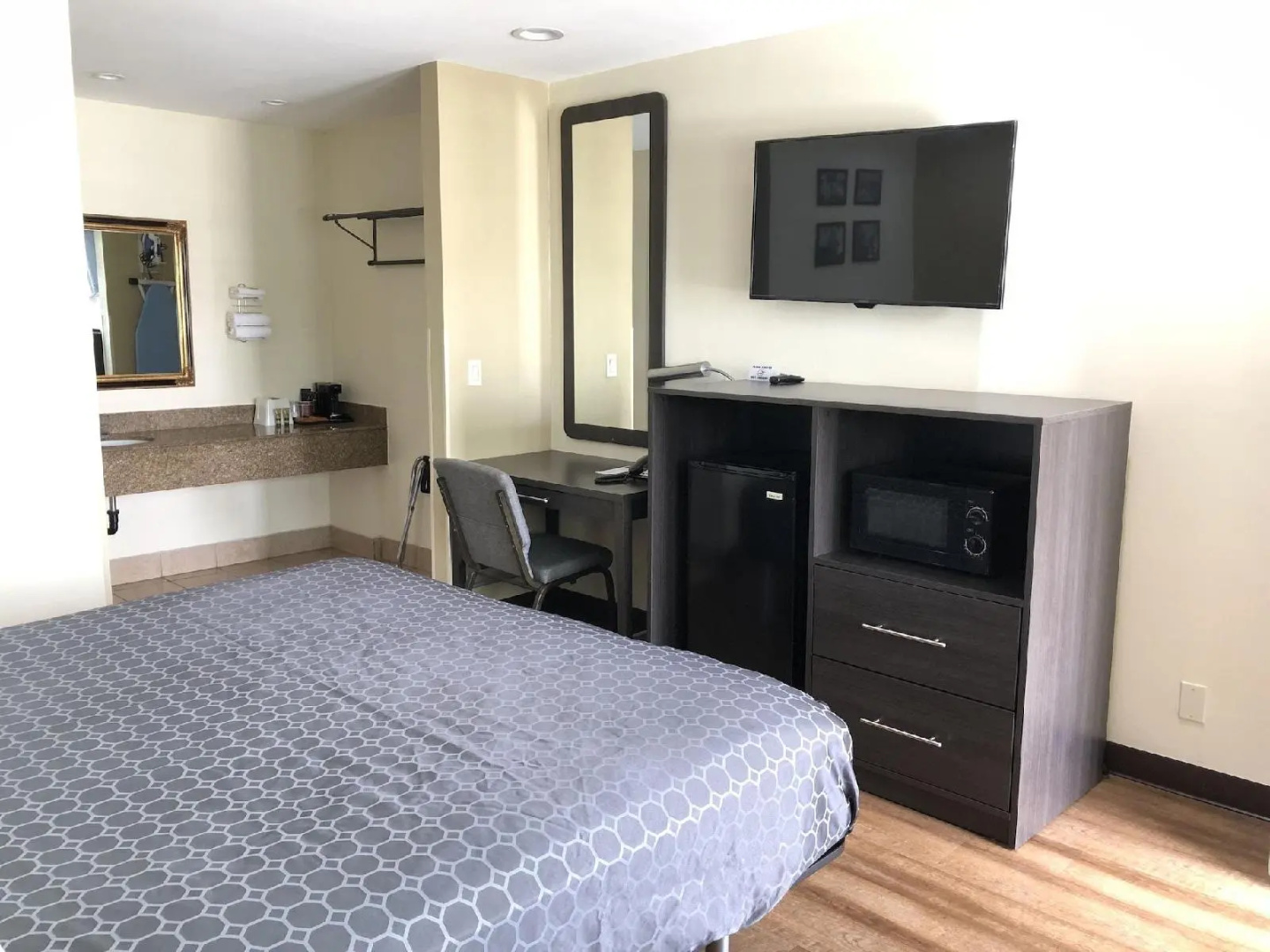 Simply Home Inn & Suites