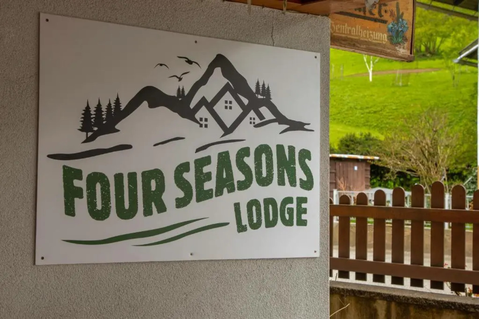 Four Seasons Lodge